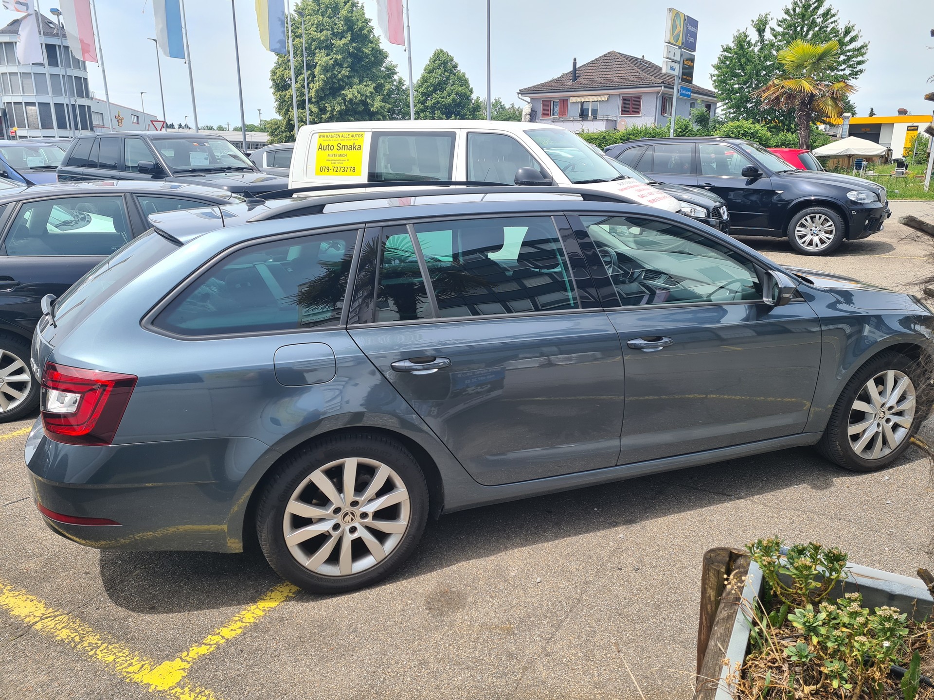 SKODA Octavia Combi 2.0 TDI Style-image-4