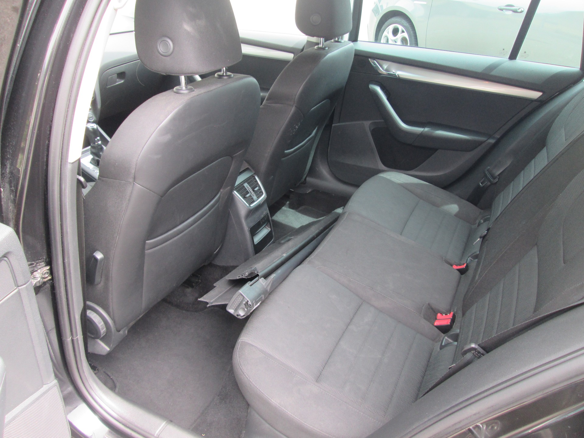 SKODA Octavia Combi 1.8 TSI Elegance 4x4 DSG-image-8