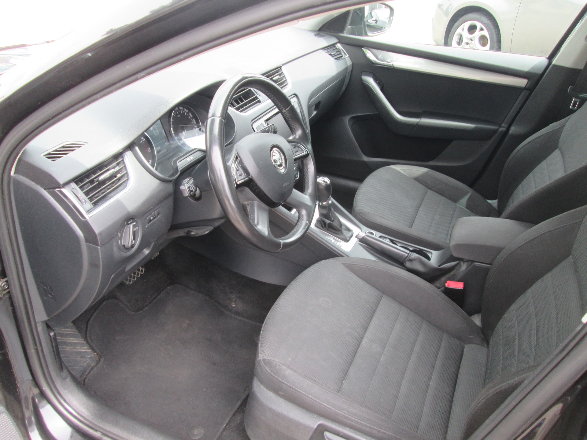 SKODA Octavia Combi 1.8 TSI Elegance 4x4 DSG-image-7