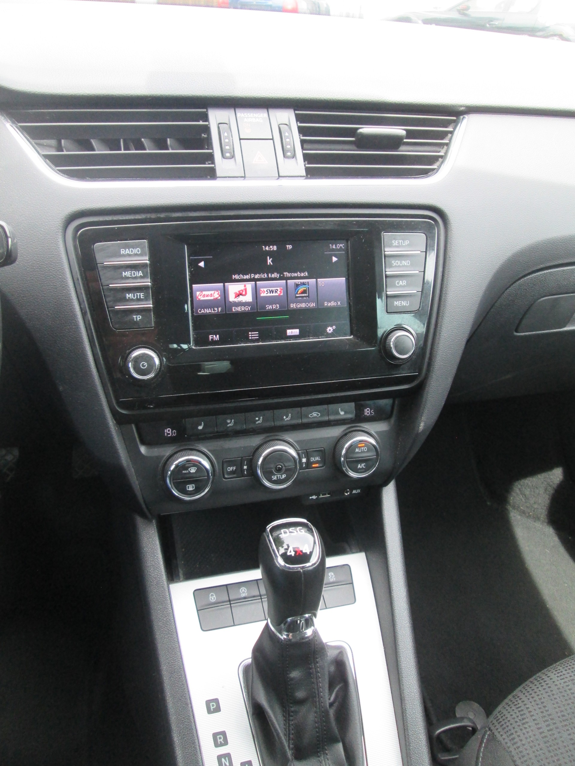 SKODA Octavia Combi 1.8 TSI Elegance 4x4 DSG-image-13