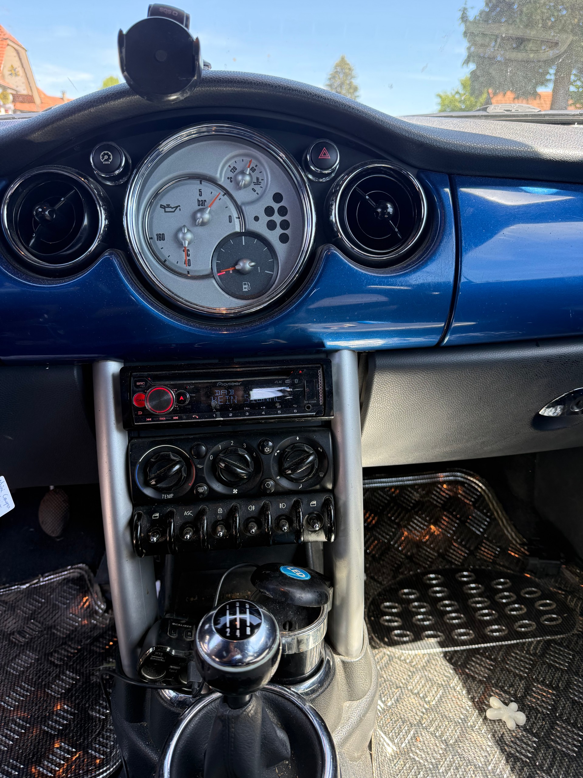 MINI Cooper Cabriolet-image-8