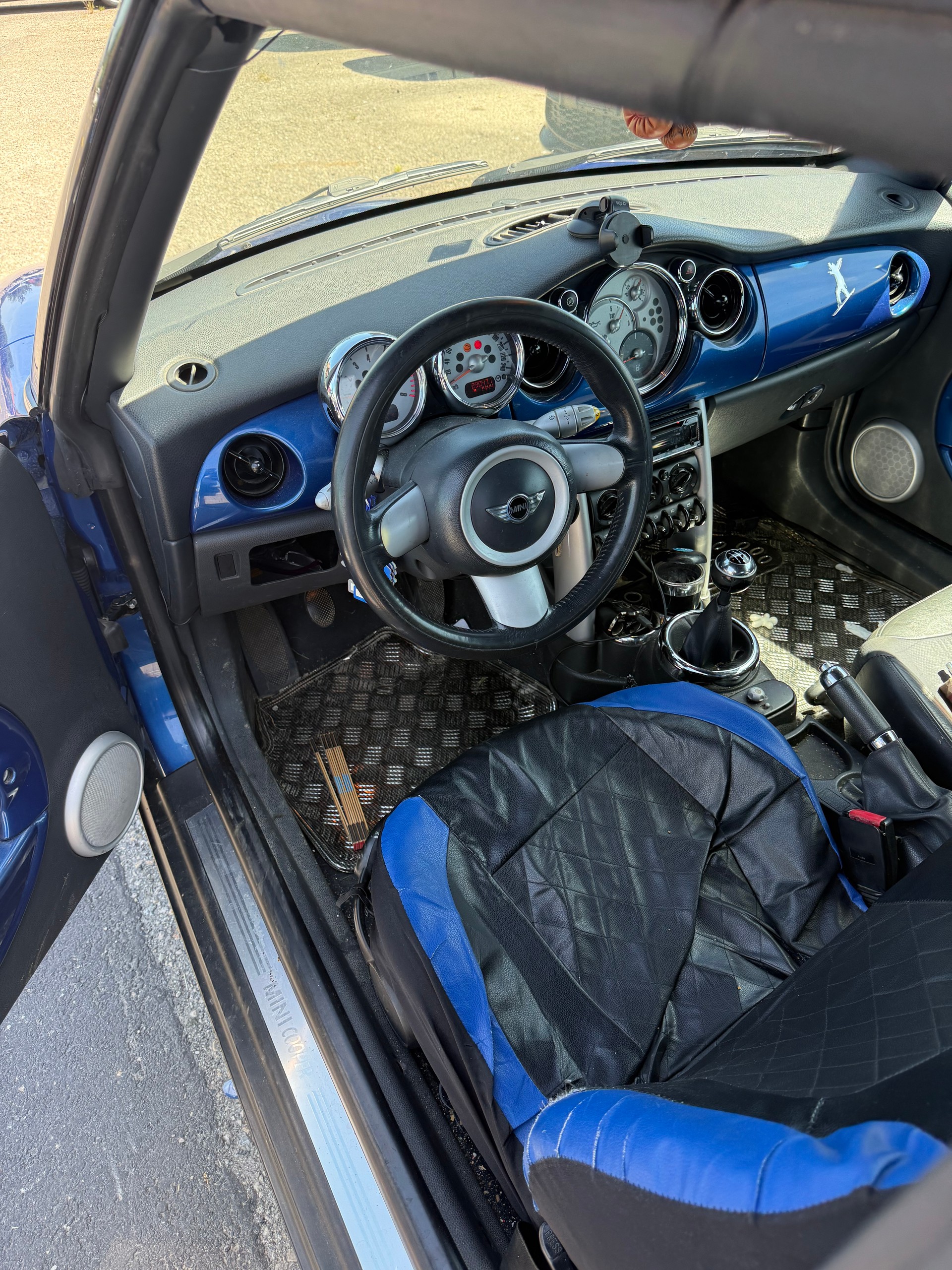 MINI Cooper Cabriolet-image-7