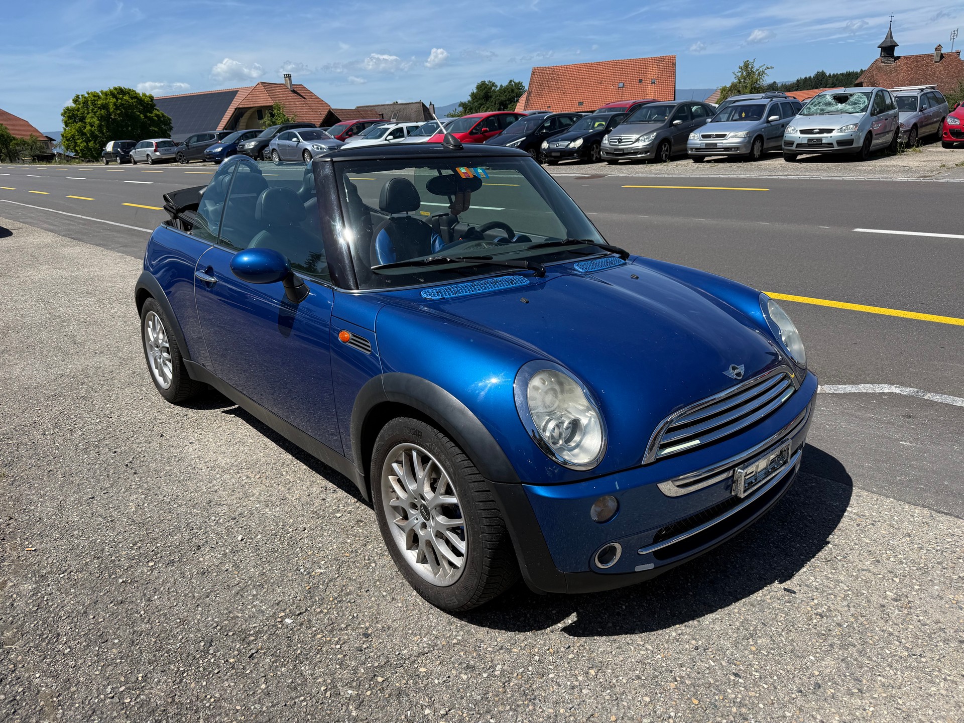 MINI Cooper Cabriolet-image-1