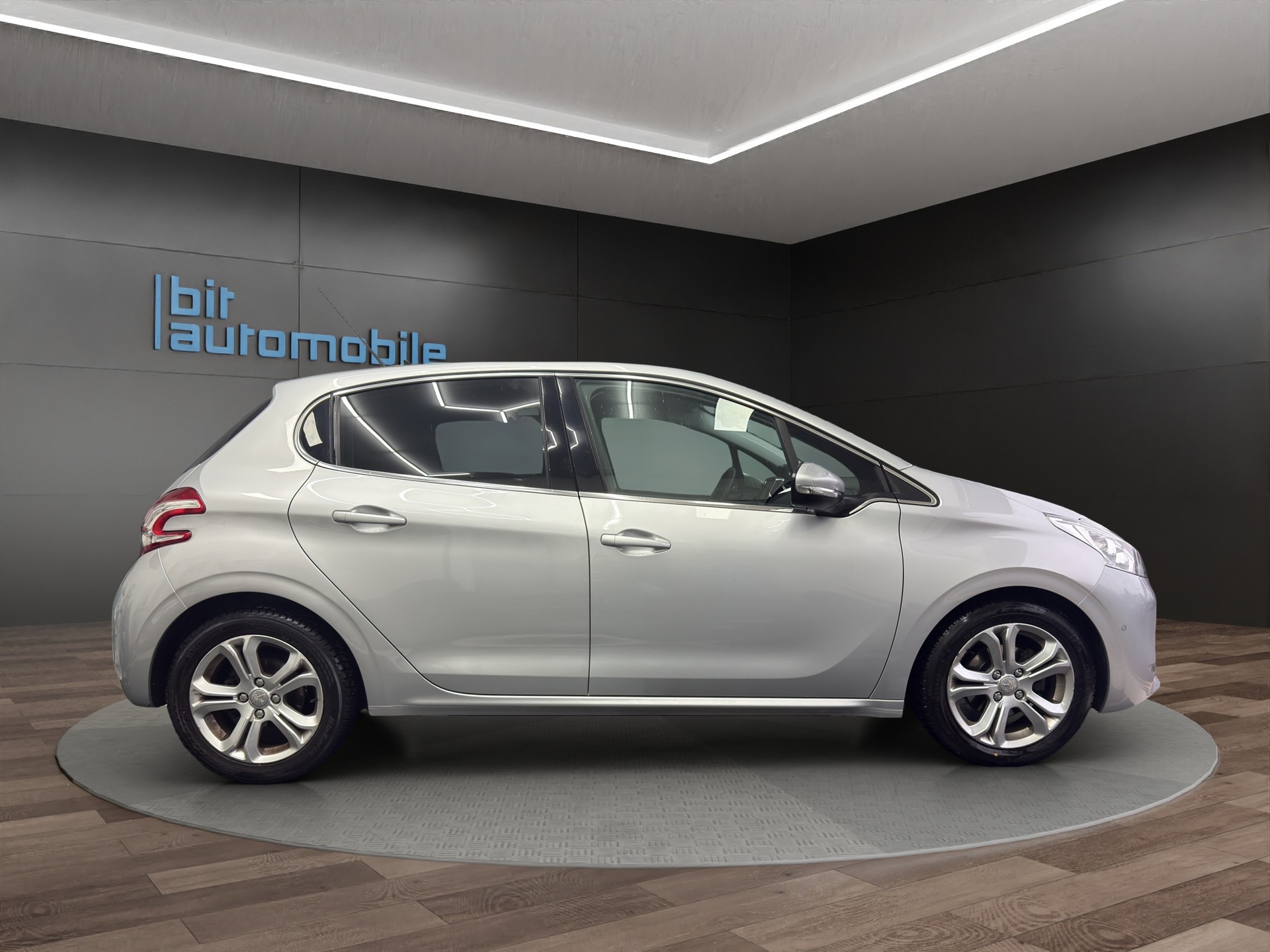 PEUGEOT 208 1.6 VTI Roland Garros Automatik-image-7