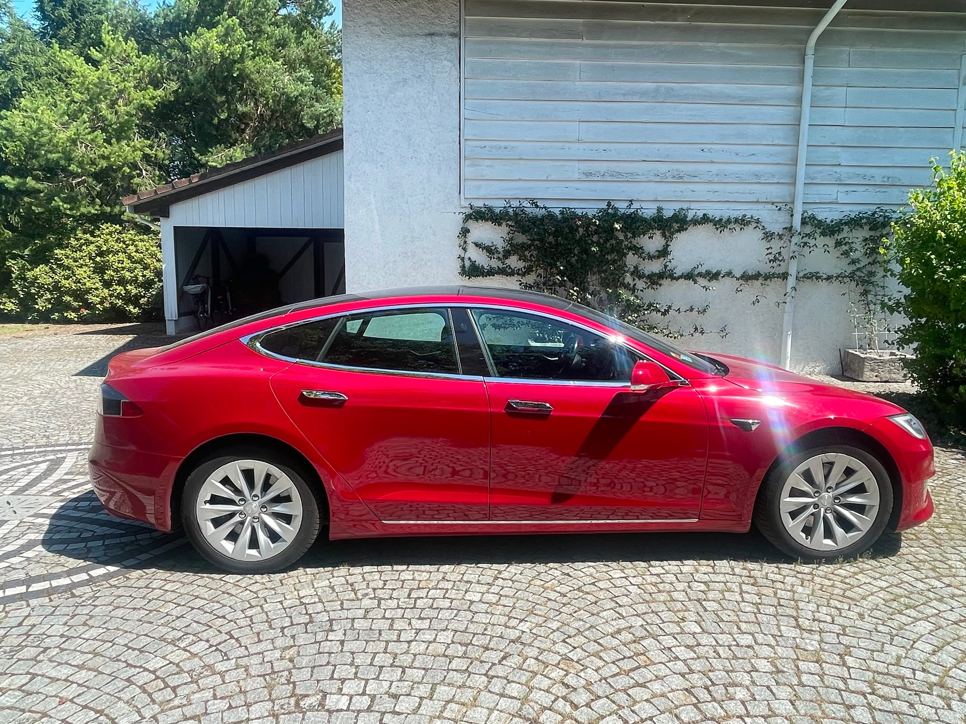 TESLA 75