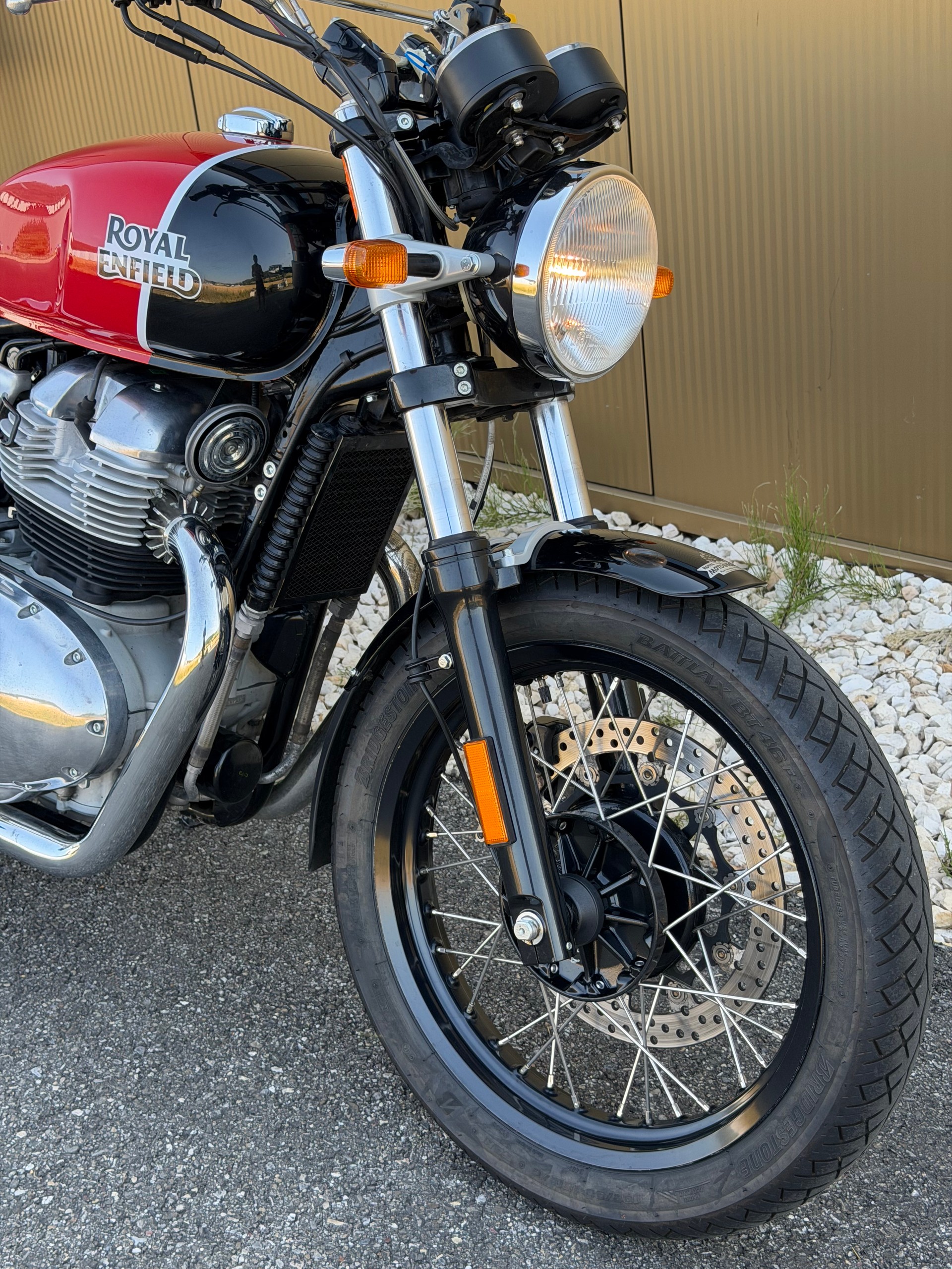 ROYAL ENFIELD Interceptor 650 Standard-image-1