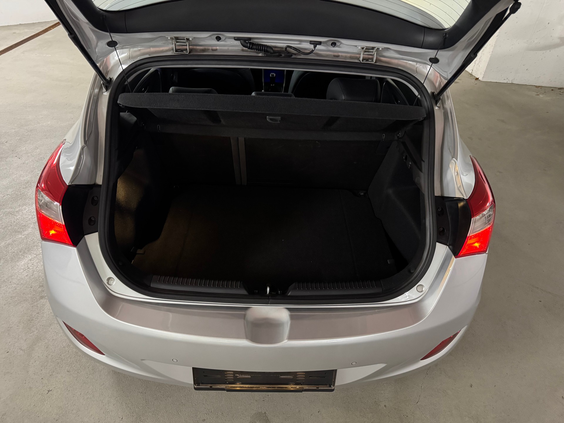 HYUNDAI i30 1.6 GDI Premium 1-Hand-image-7