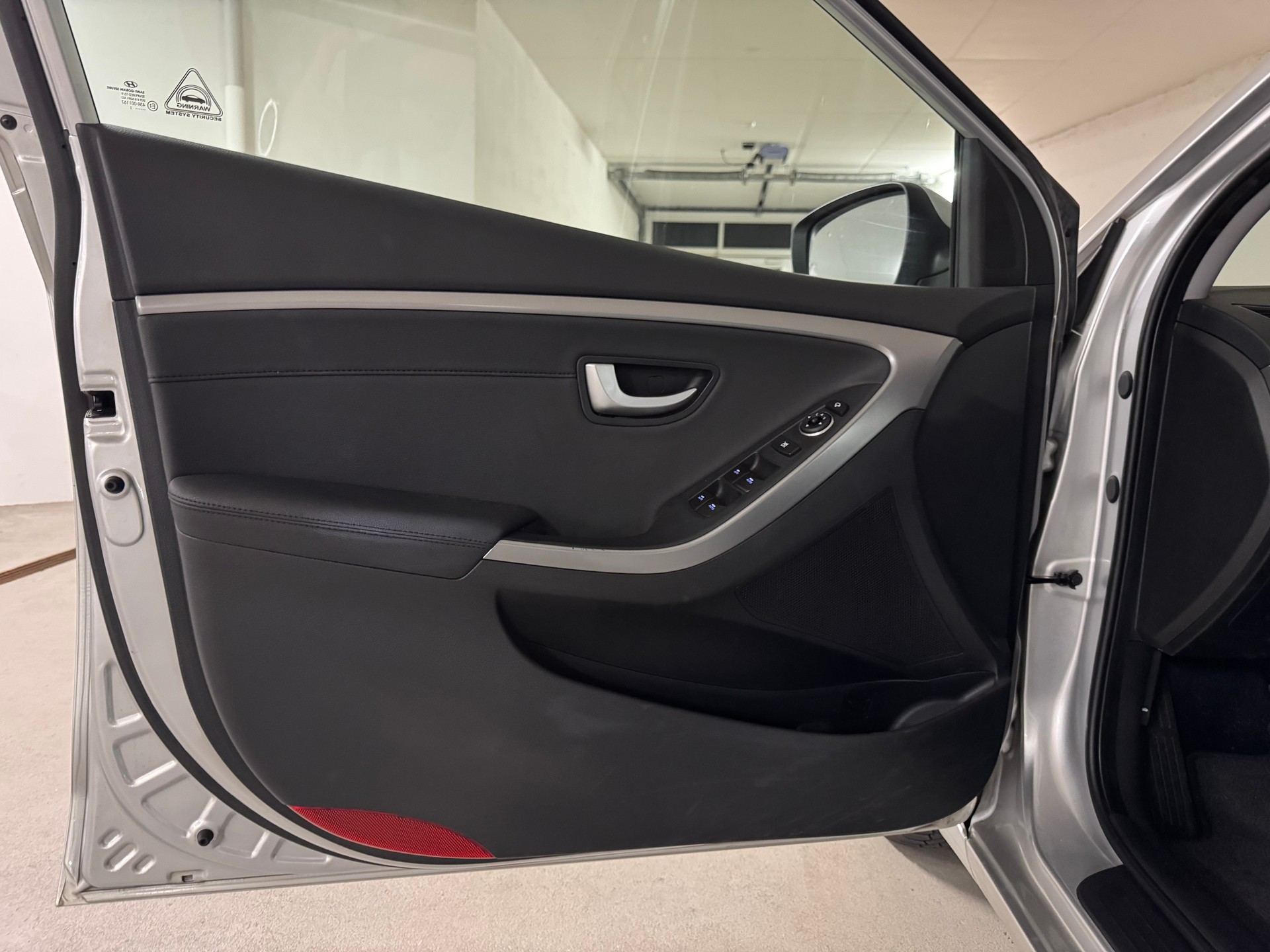 HYUNDAI i30 1.6 GDI Premium 1-Hand-image-14