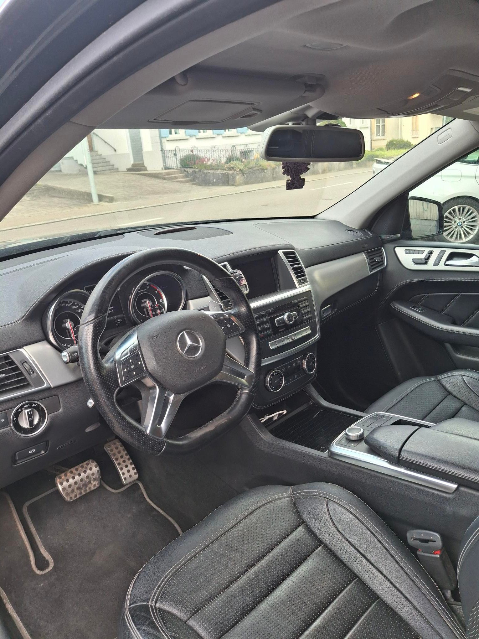 MERCEDES-BENZ ML 63 AMG 4Matic Speedshift-image-5