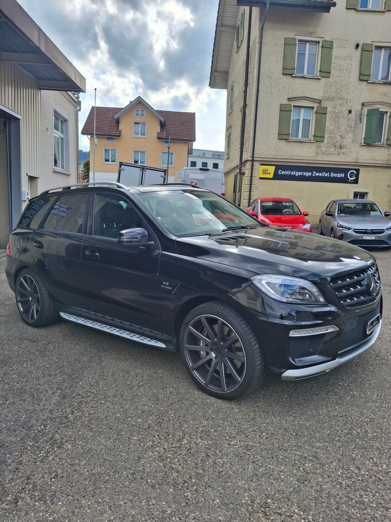 MERCEDES-BENZ ML 63 AMG 4Matic Speedshift-image-2