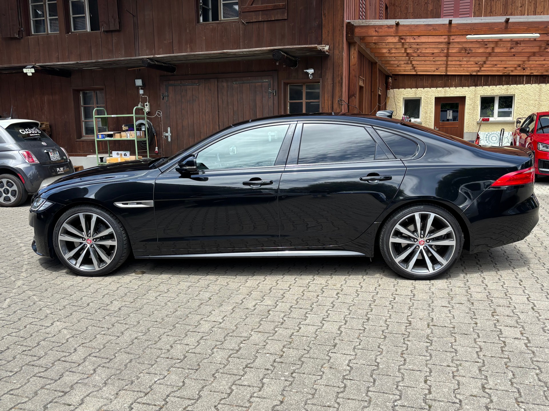 JAGUAR XF 30d R-Sport Automatic-image-2