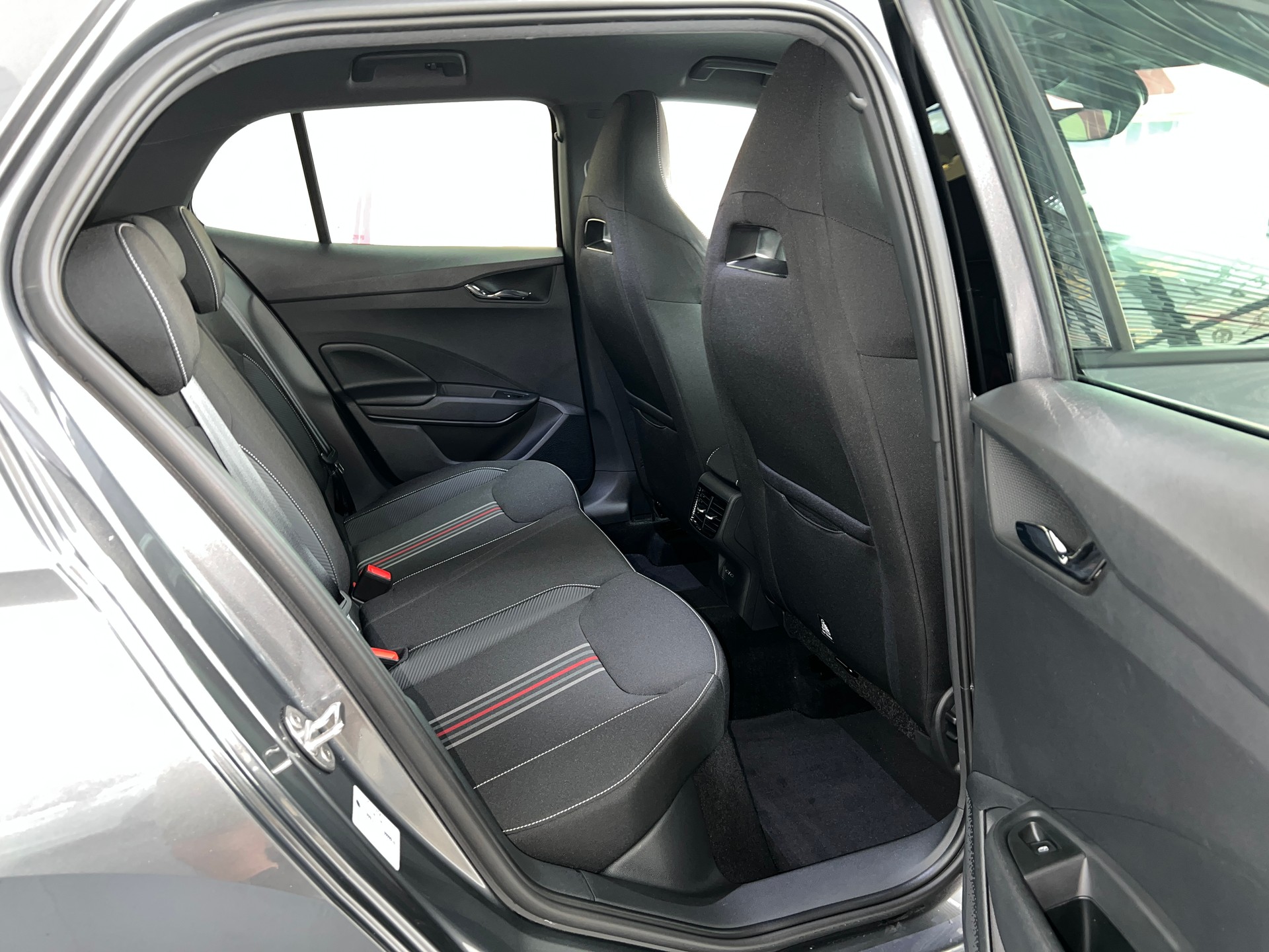 SKODA Fabia 1.5 TSI Monte Carlo DSG / 5 Jahre Garantie-image-5