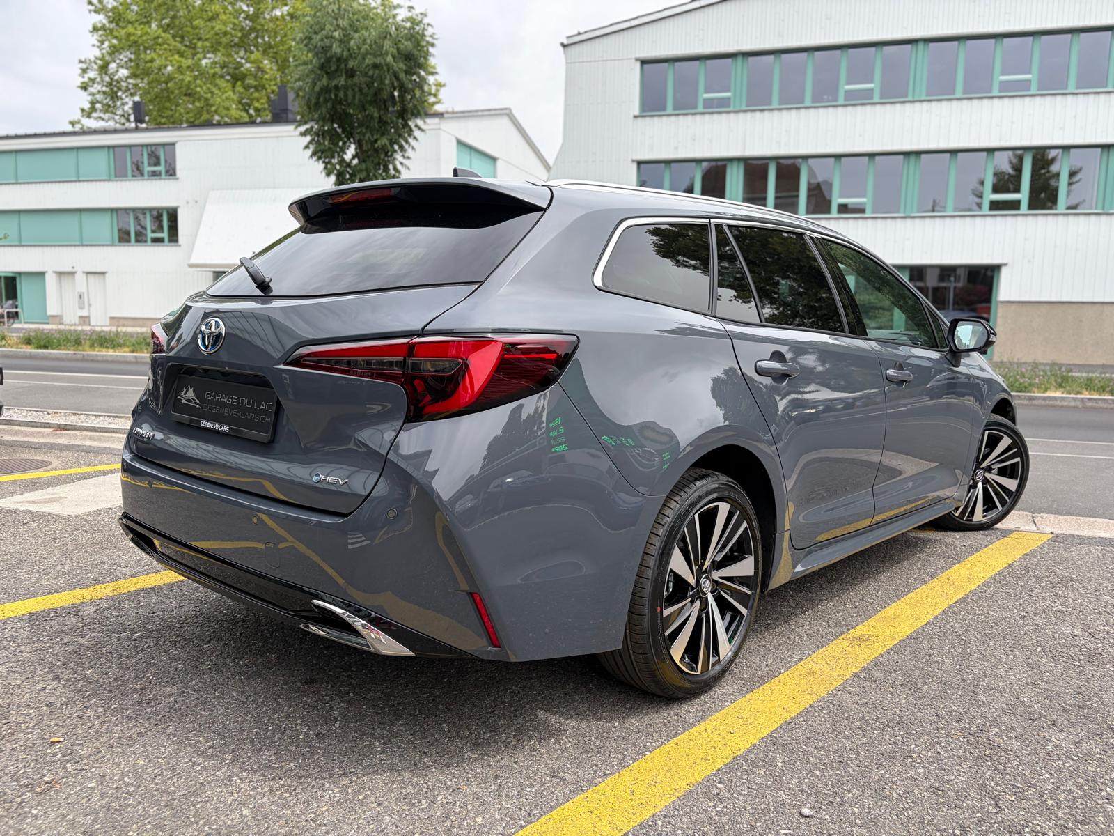 TOYOTA Corolla Touring Sports 1.8 HSD Trend e-CVT-showroom-element-3