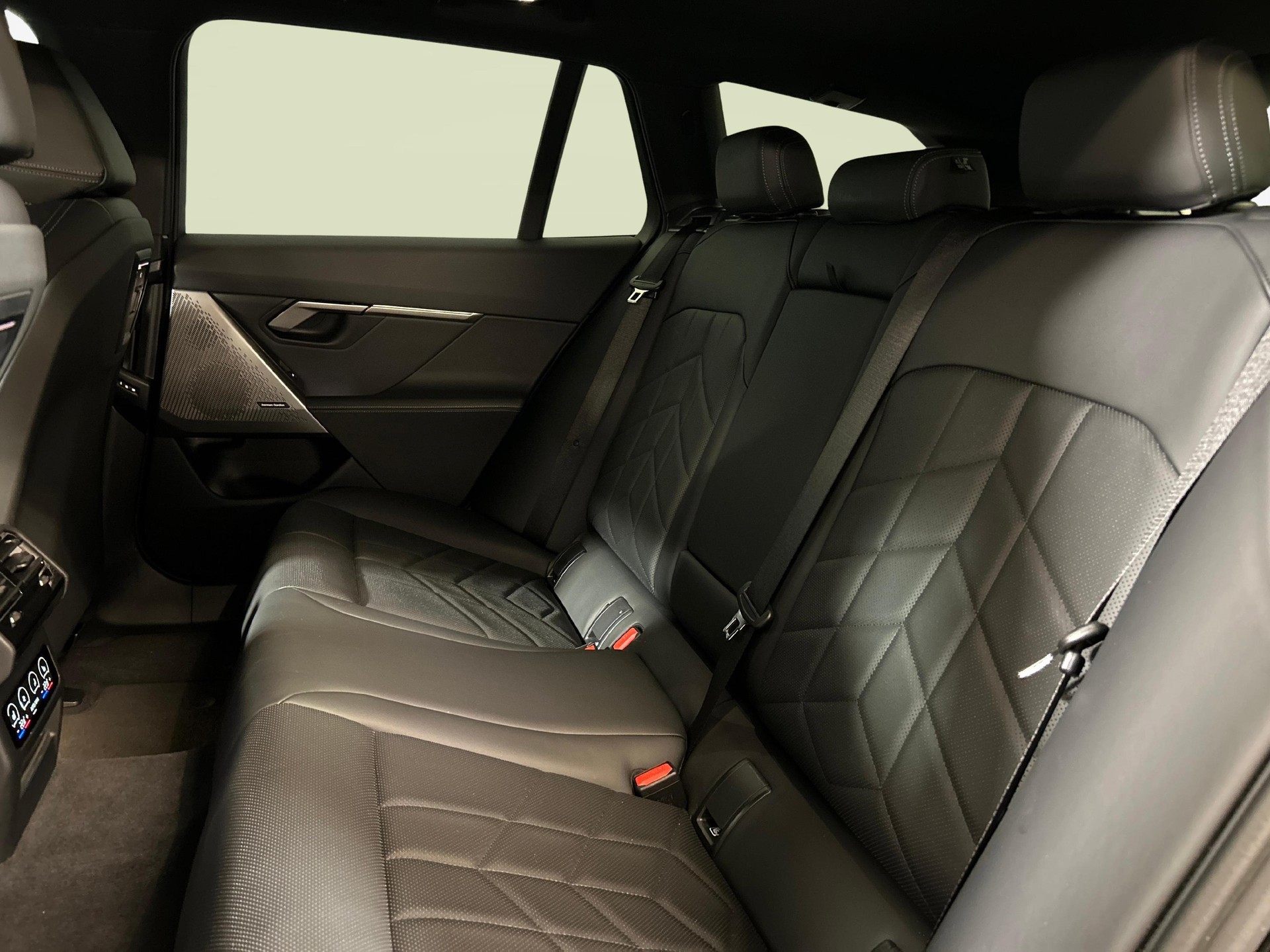 BMW 520d xDrive Touring-showroom-element-3