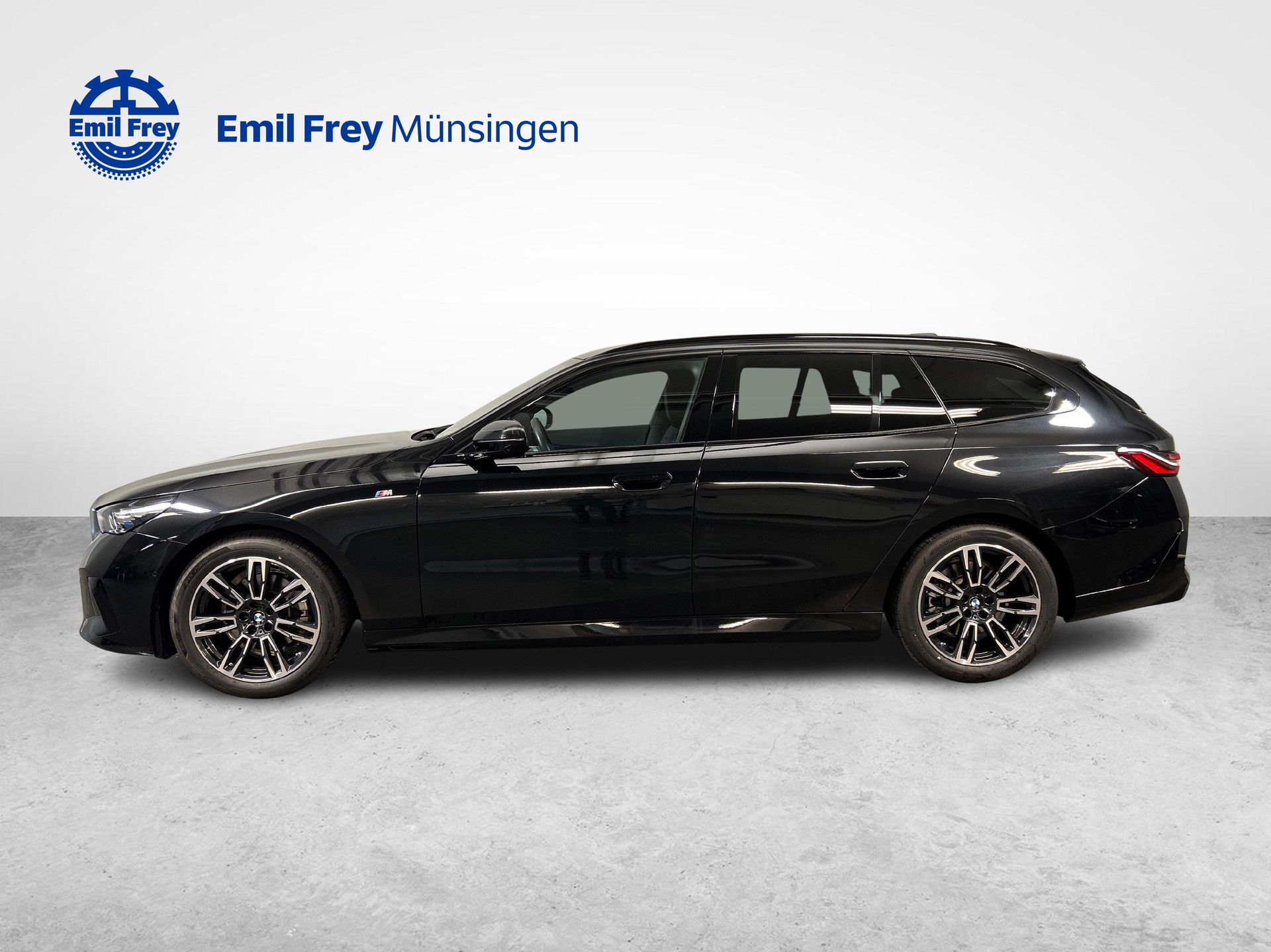 BMW 520d xDrive Touring-image-4
