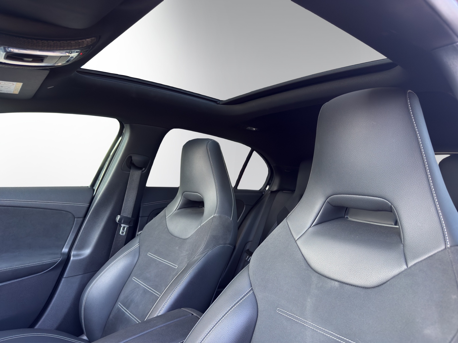 MERCEDES-BENZ A 250e AMG Line-image-9