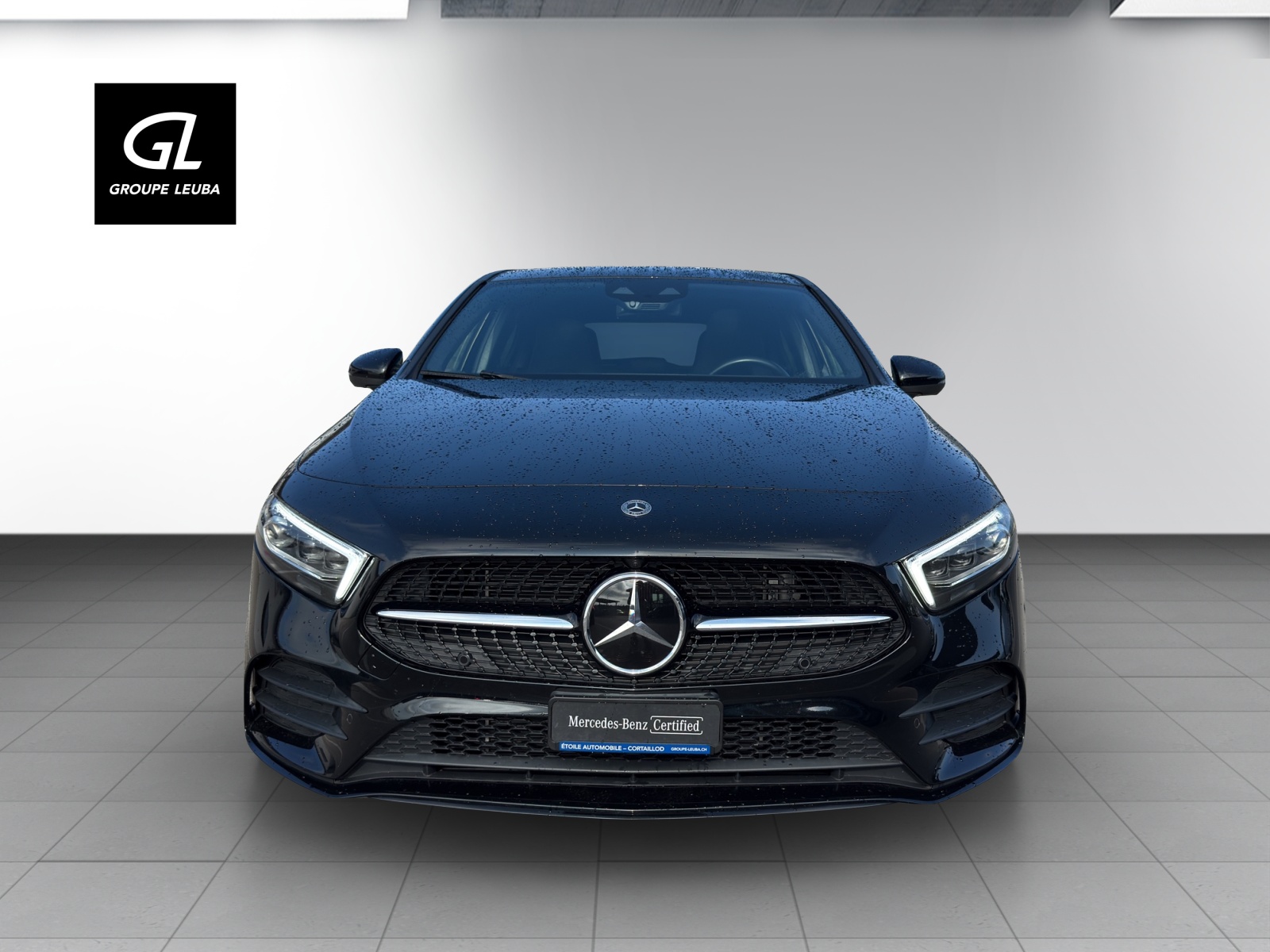 MERCEDES-BENZ A 250e AMG Line-showroom-element-2