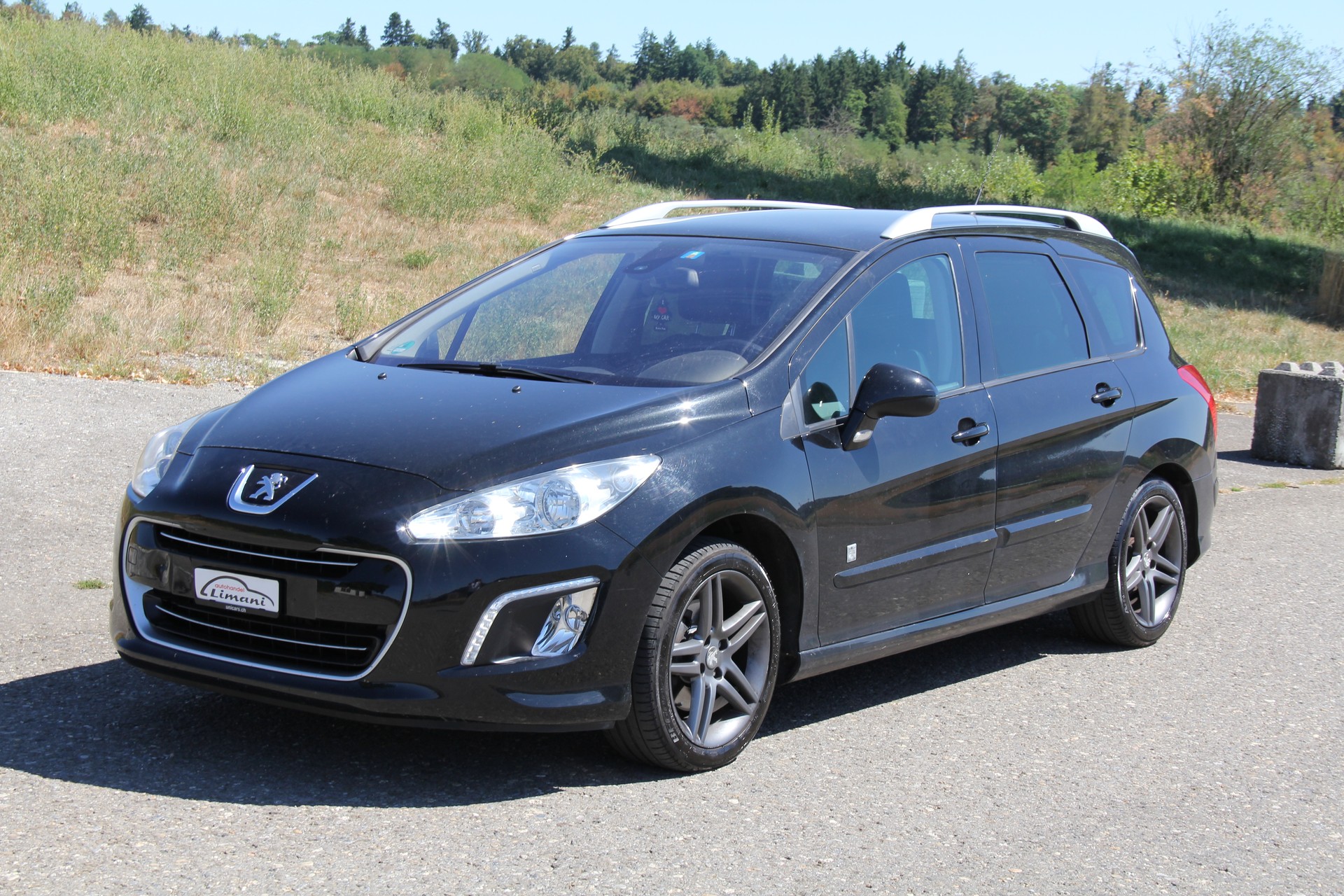 PEUGEOT 308-showroom-element-1