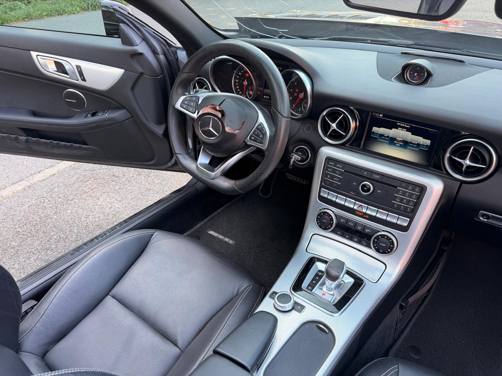MERCEDES-BENZ SLC 200 9G-Tronic-image-12