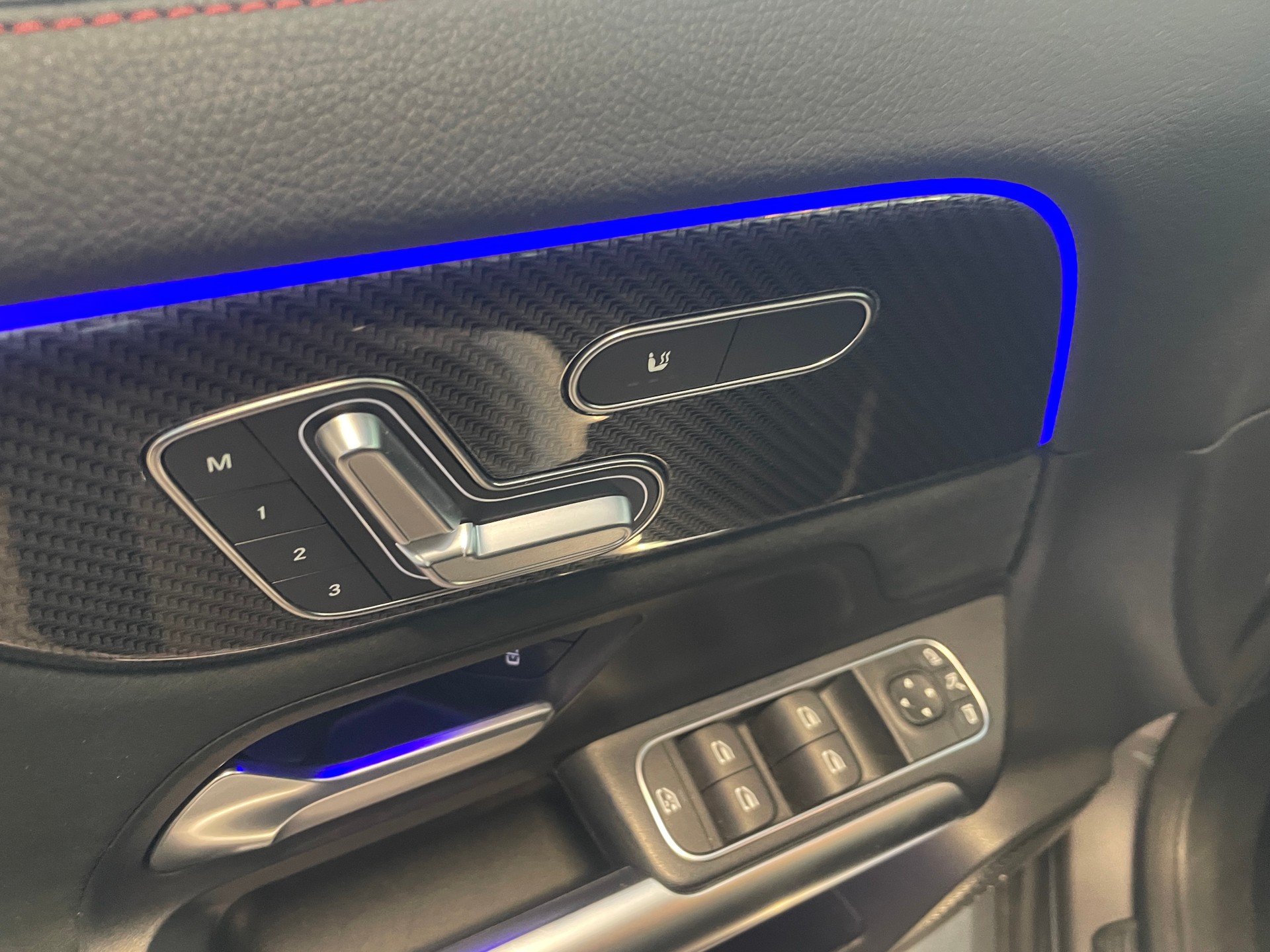 MERCEDES-BENZ GLA 220 4Matic 8G-DCT AMG Line-image-11