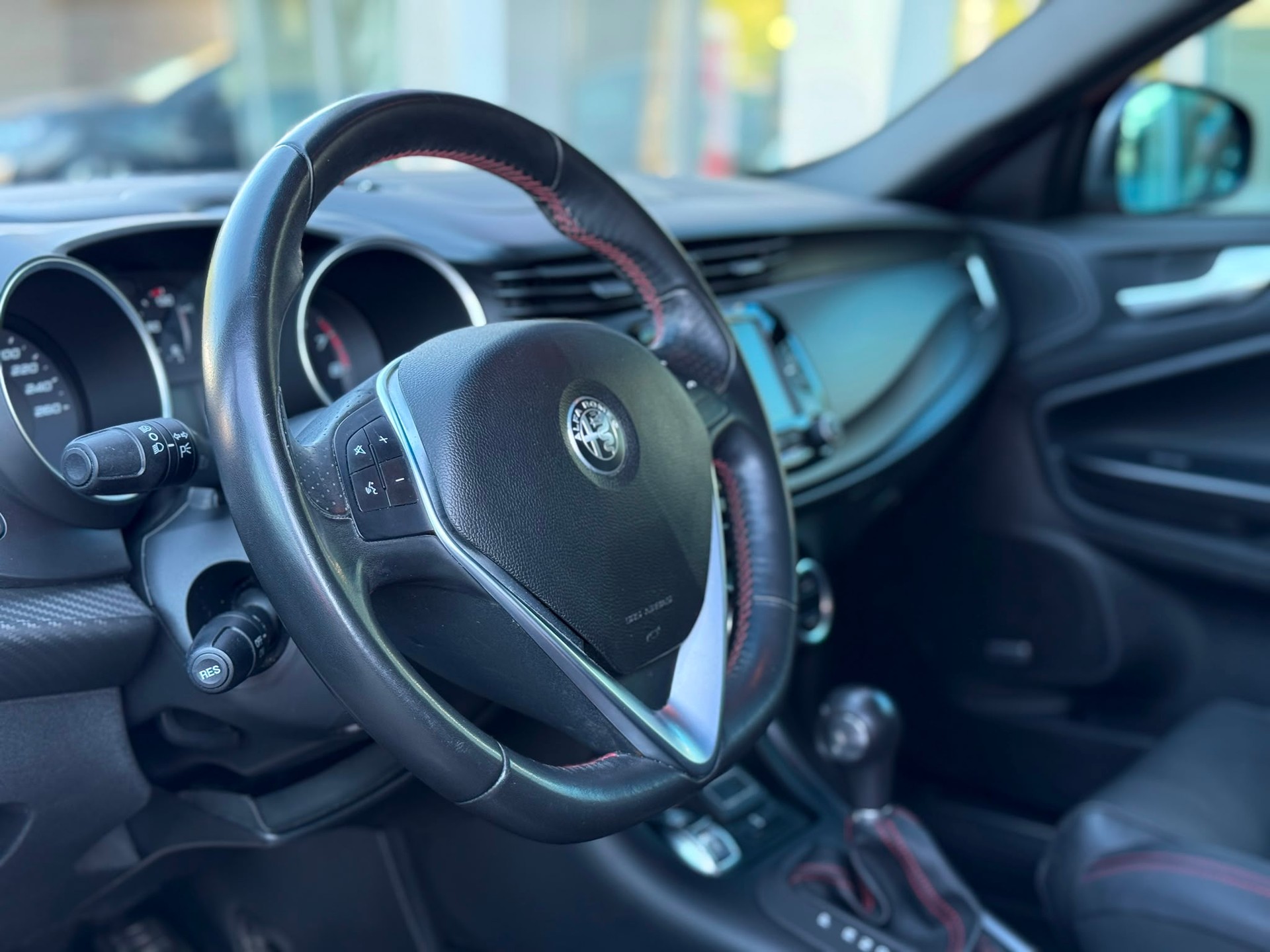 ALFA ROMEO Giulietta 1750 TBi Veloce TCT-image-5