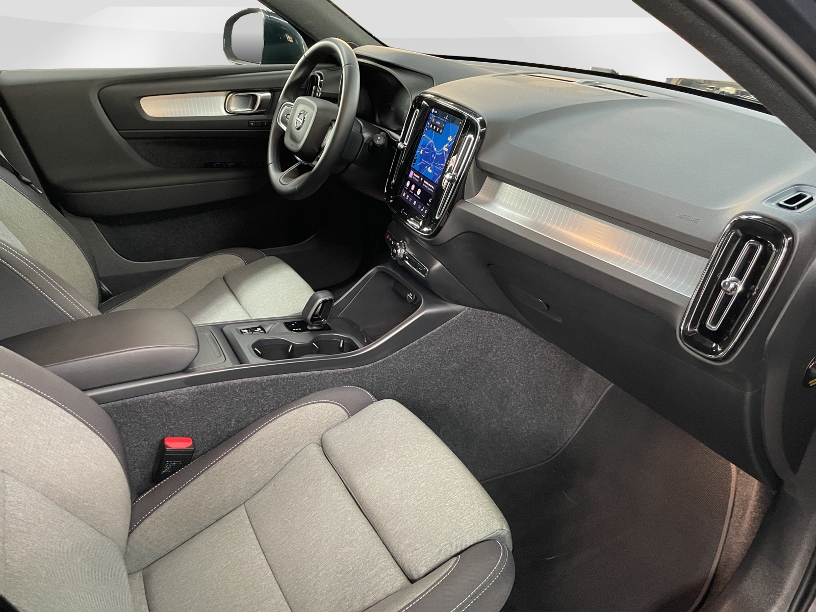 VOLVO XC40 2.0 B3 MH XCITE-image-8