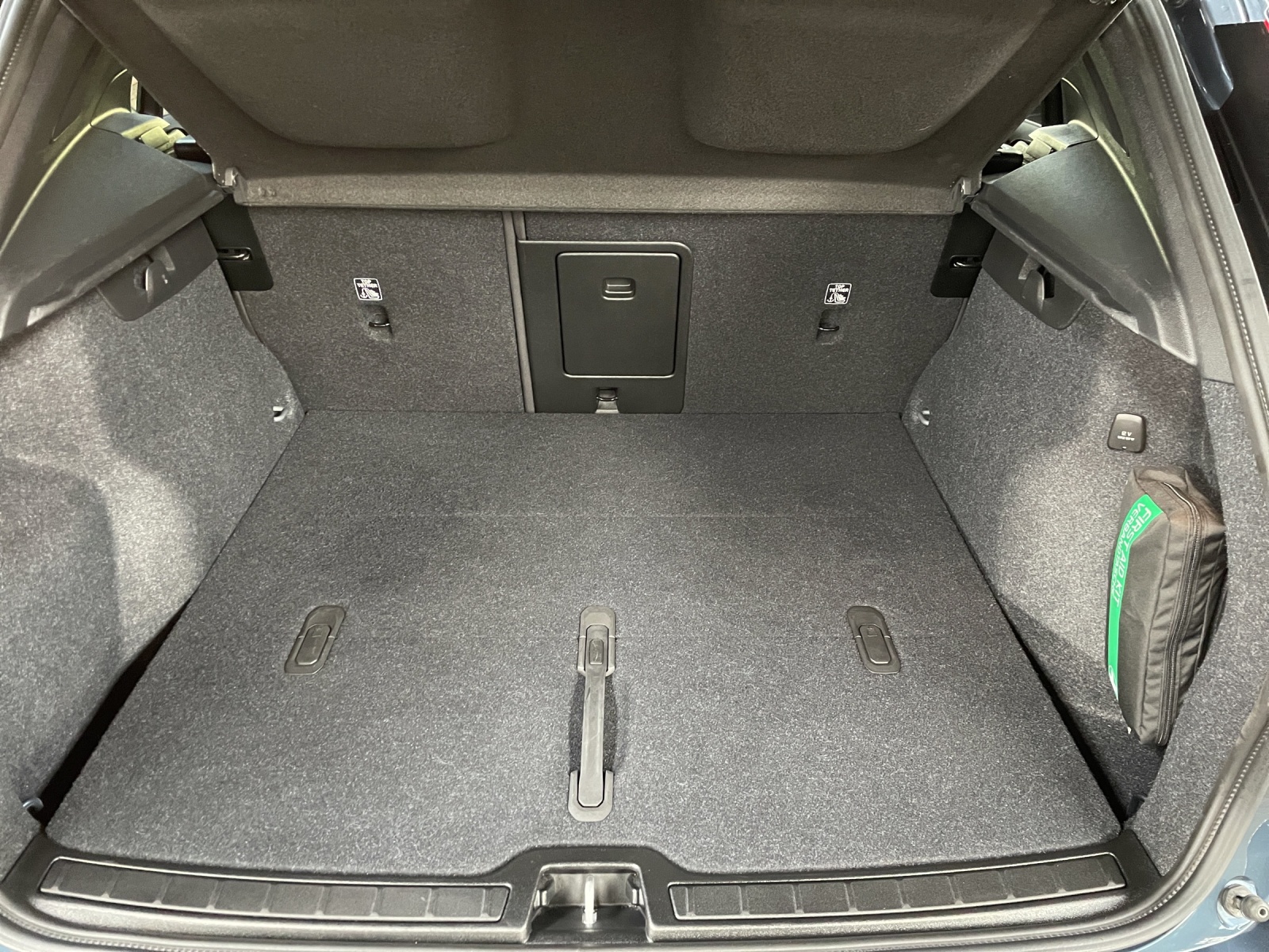 VOLVO XC40 2.0 B3 MH XCITE-image-10