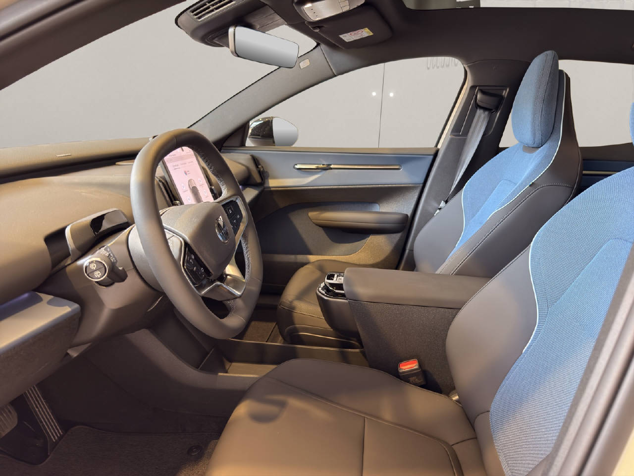 VOLVO EX 30 E60 Twin Ultra Performance AWD-image-4