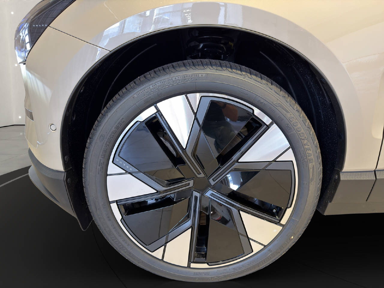 VOLVO EX 30 E60 Twin Ultra Performance AWD-image-9