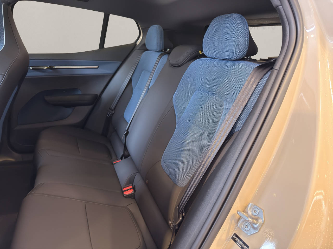 VOLVO EX 30 E60 Twin Ultra Performance AWD-image-5
