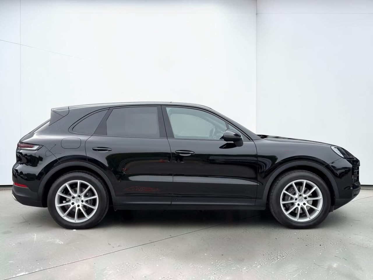 PORSCHE Cayenne Tiptronic-showroom-element-1