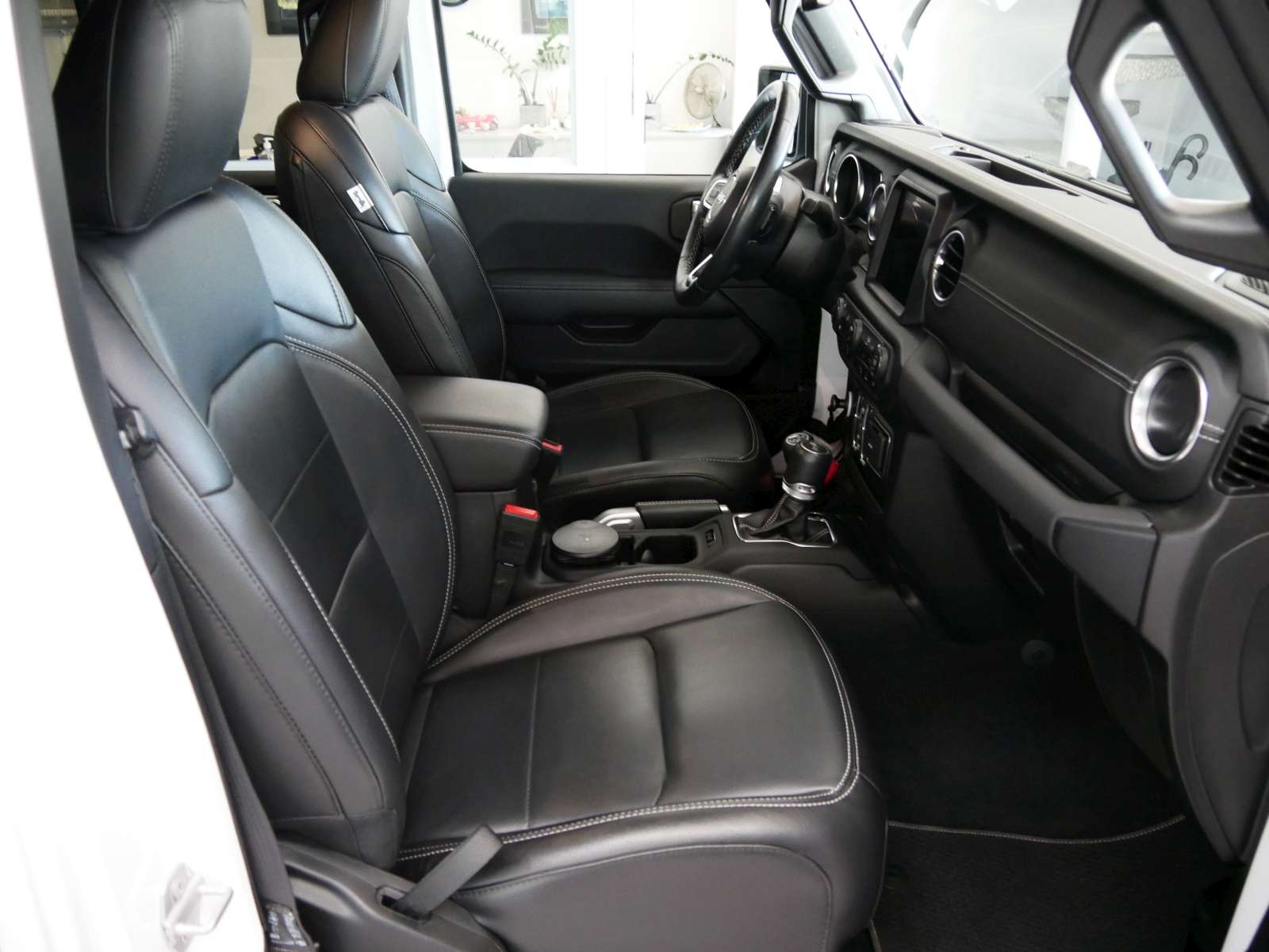 JEEP Wrangler 2.0 Unlimited 80TH Anniversary Automatic-image-12