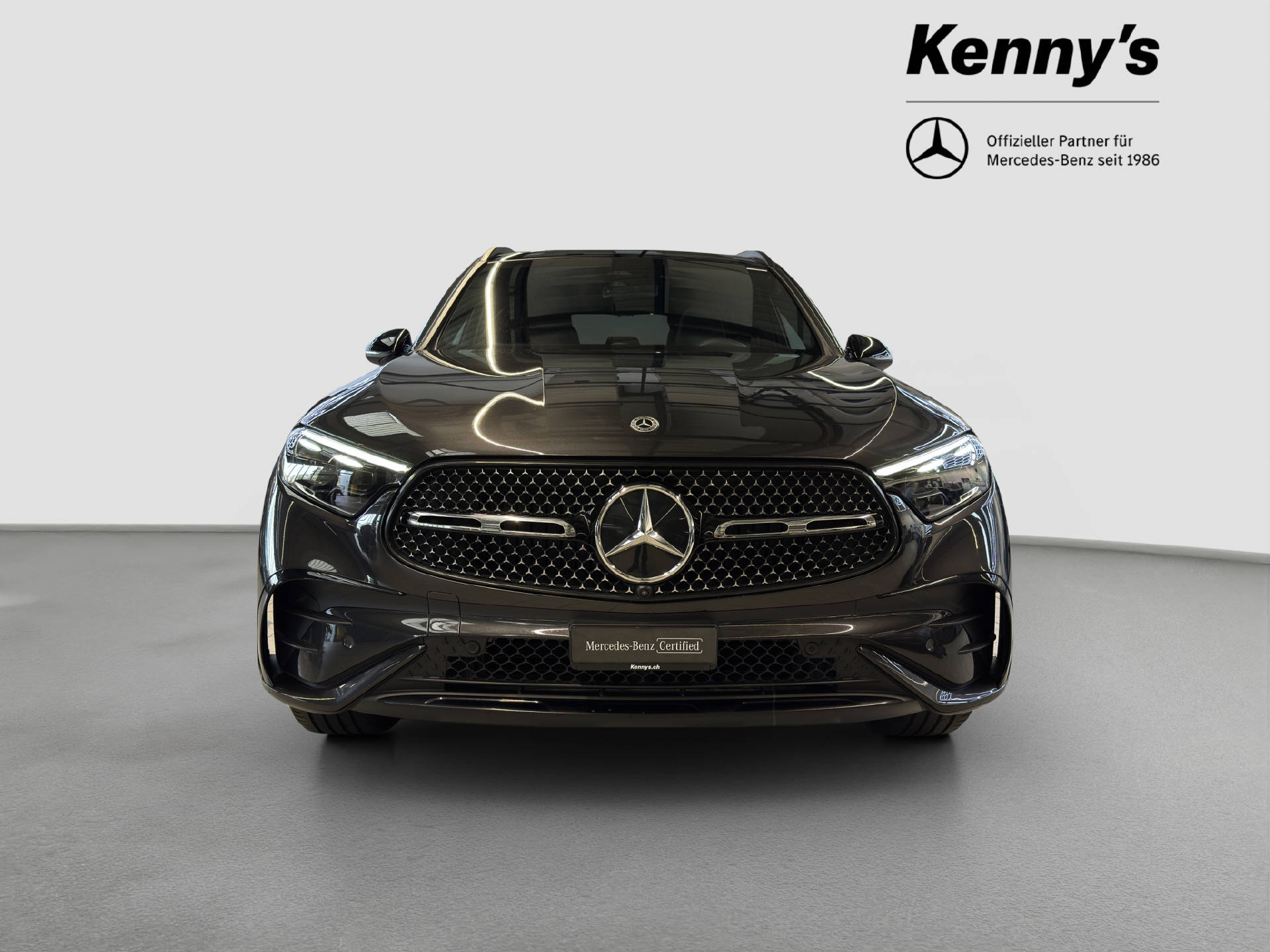 MERCEDES-BENZ GLC 300 AMG Line 4MATIC-showroom-element-1