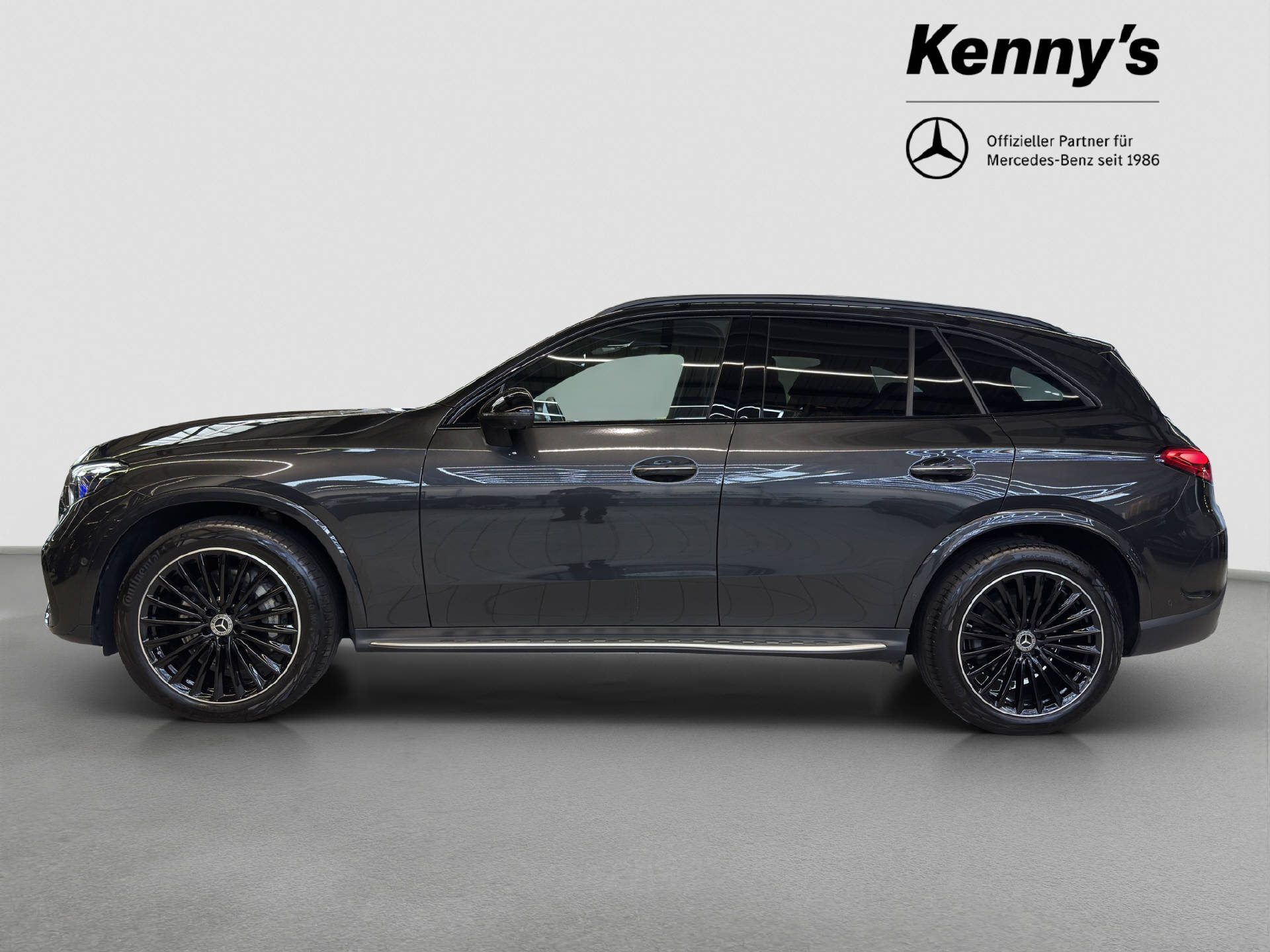 MERCEDES-BENZ GLC 300 AMG Line 4MATIC-showroom-element-2
