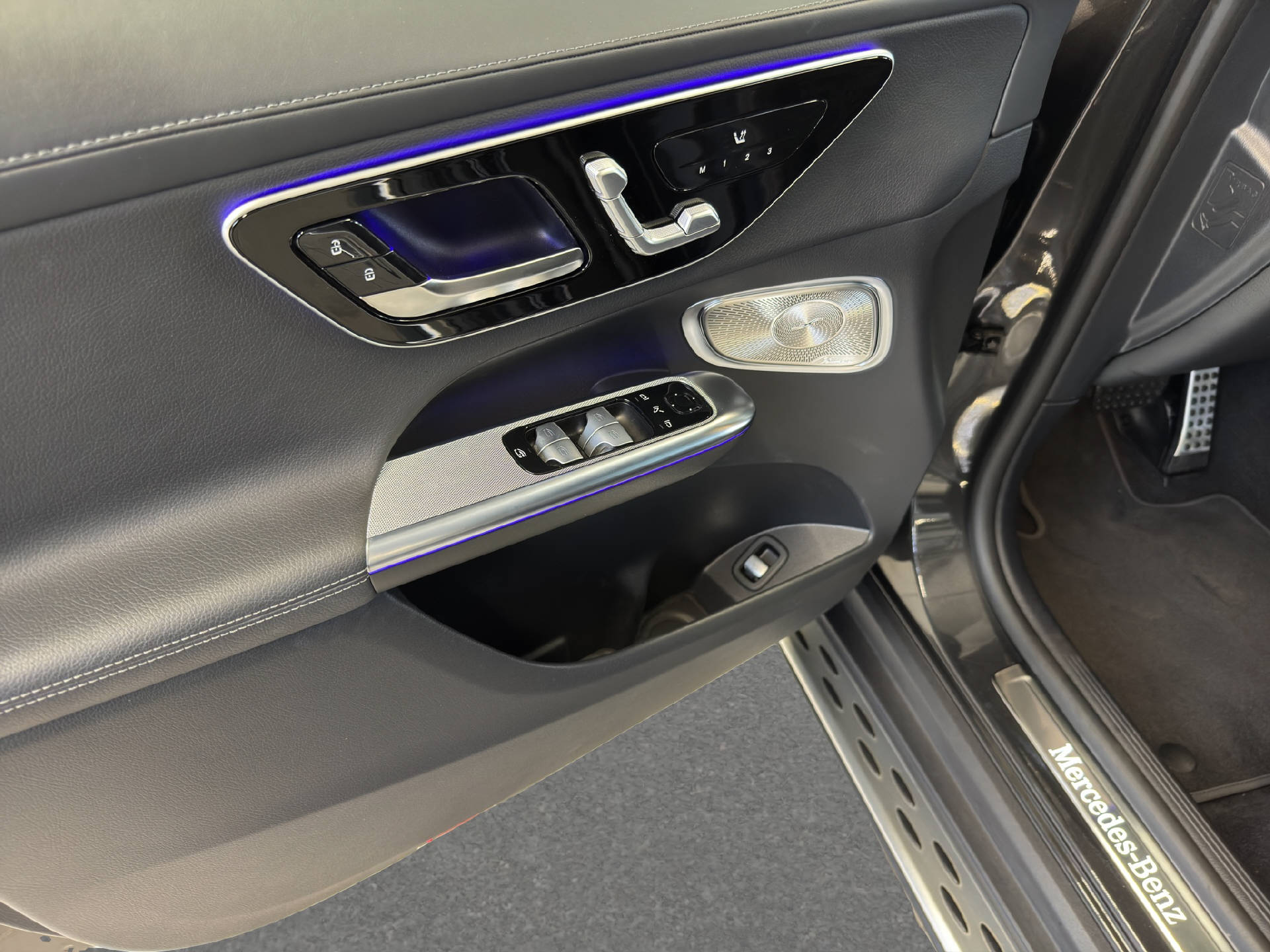 MERCEDES-BENZ GLC 300 AMG Line 4MATIC-image-12