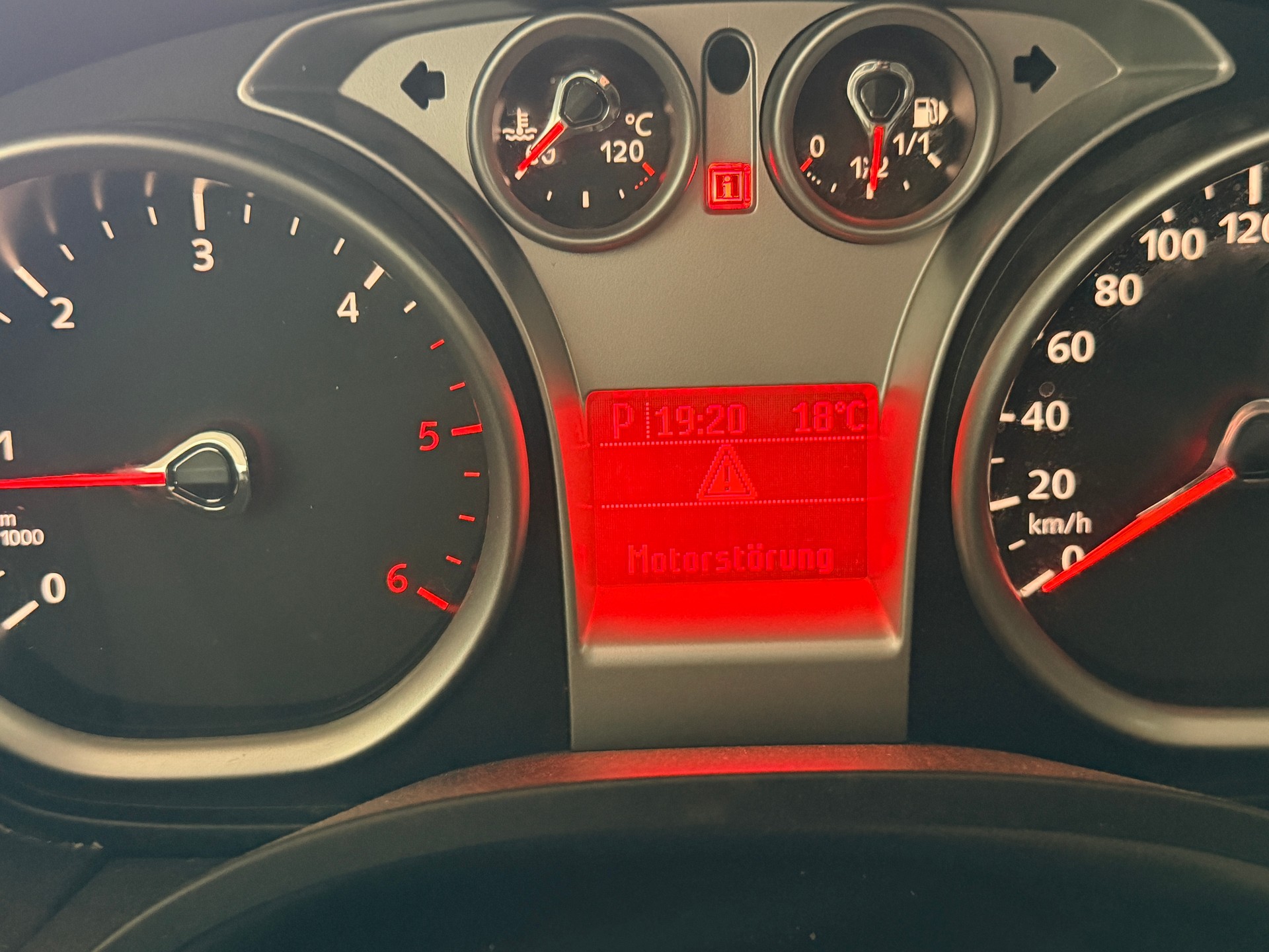 FORD Kuga 2.0 TDCi Titanium 4WD PowerShift-showroom-element-3