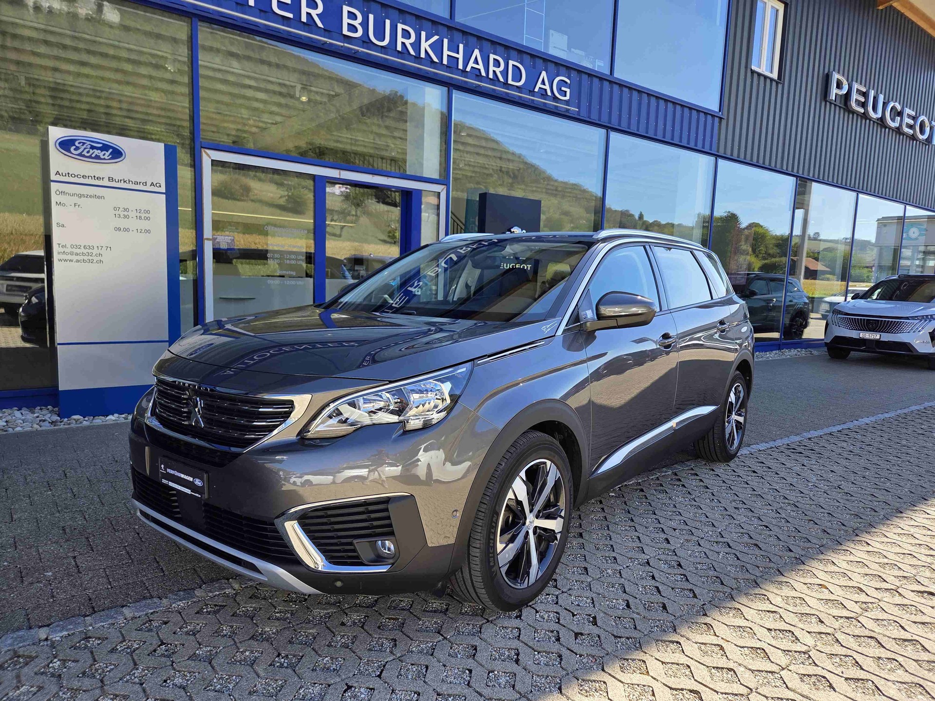 PEUGEOT 5008 1.5 BlueHDi Allure 7-Plätzer-showroom-element-1