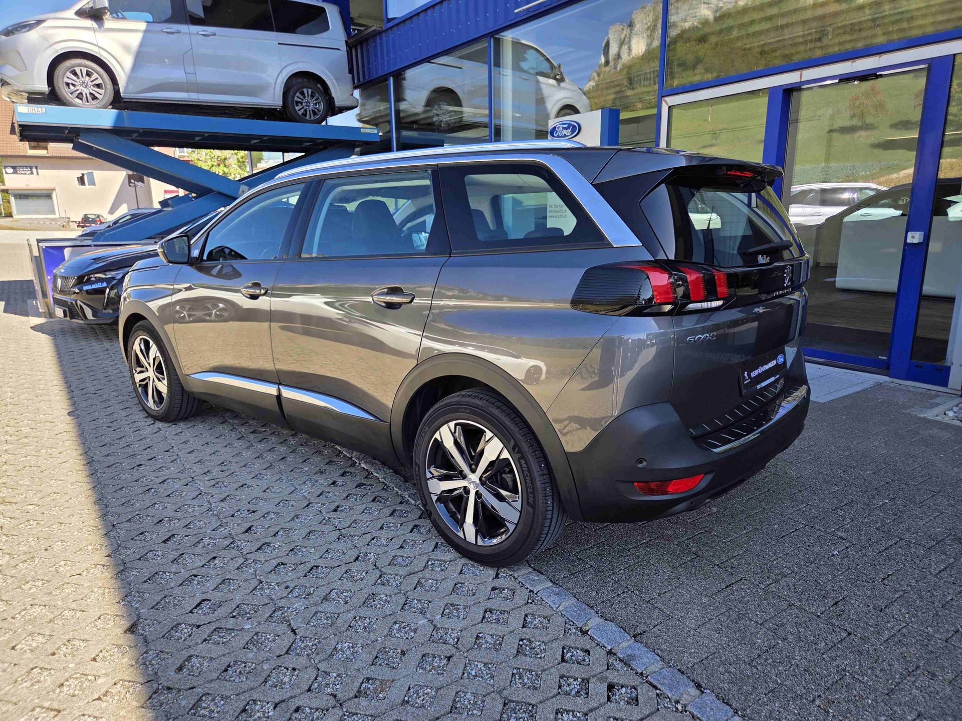 PEUGEOT 5008 1.5 BlueHDi Allure 7-Plätzer-showroom-element-2