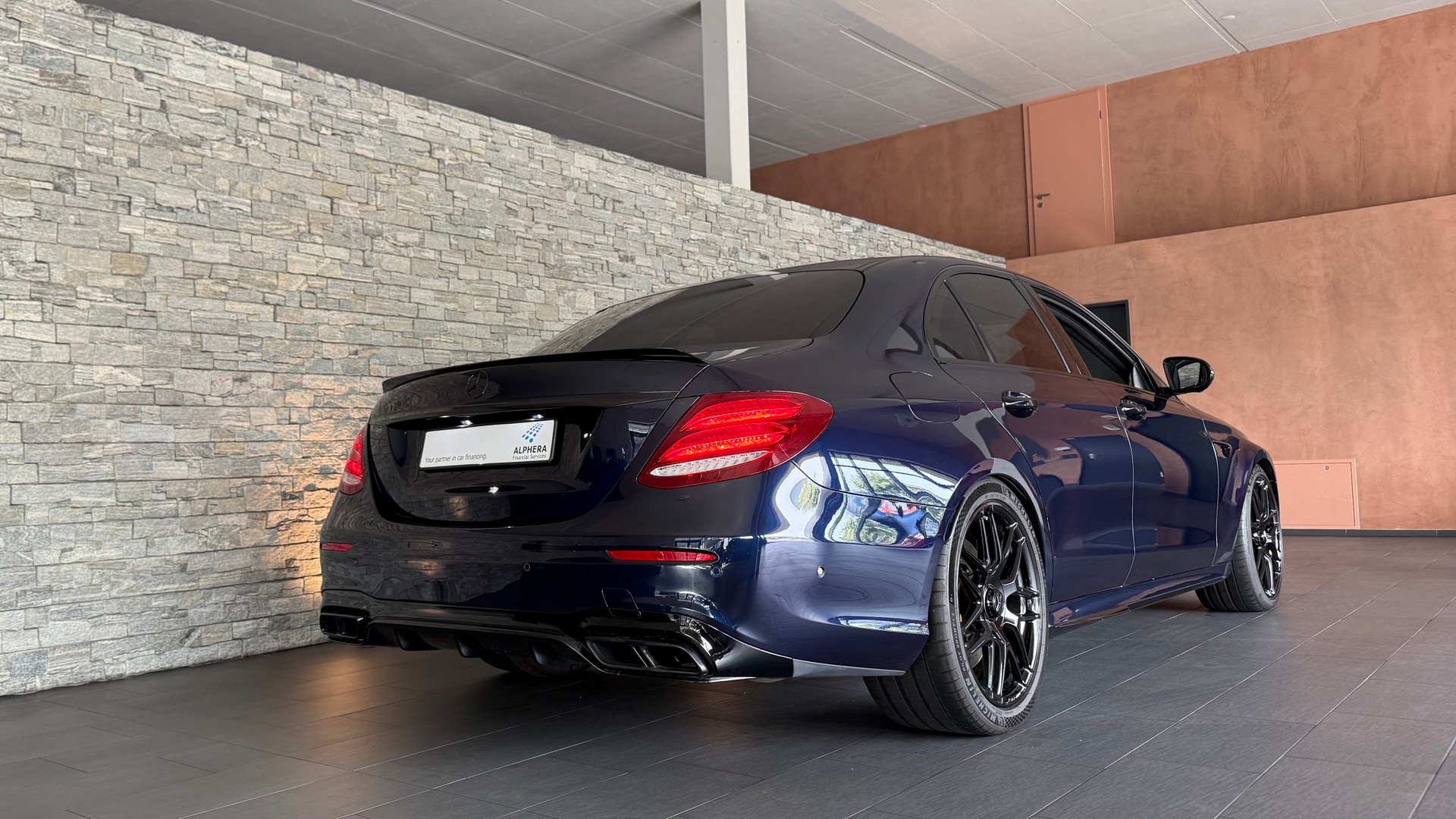 MERCEDES-BENZ E 63 AMG S 4Matic Speedshift MCT-showroom-element-2