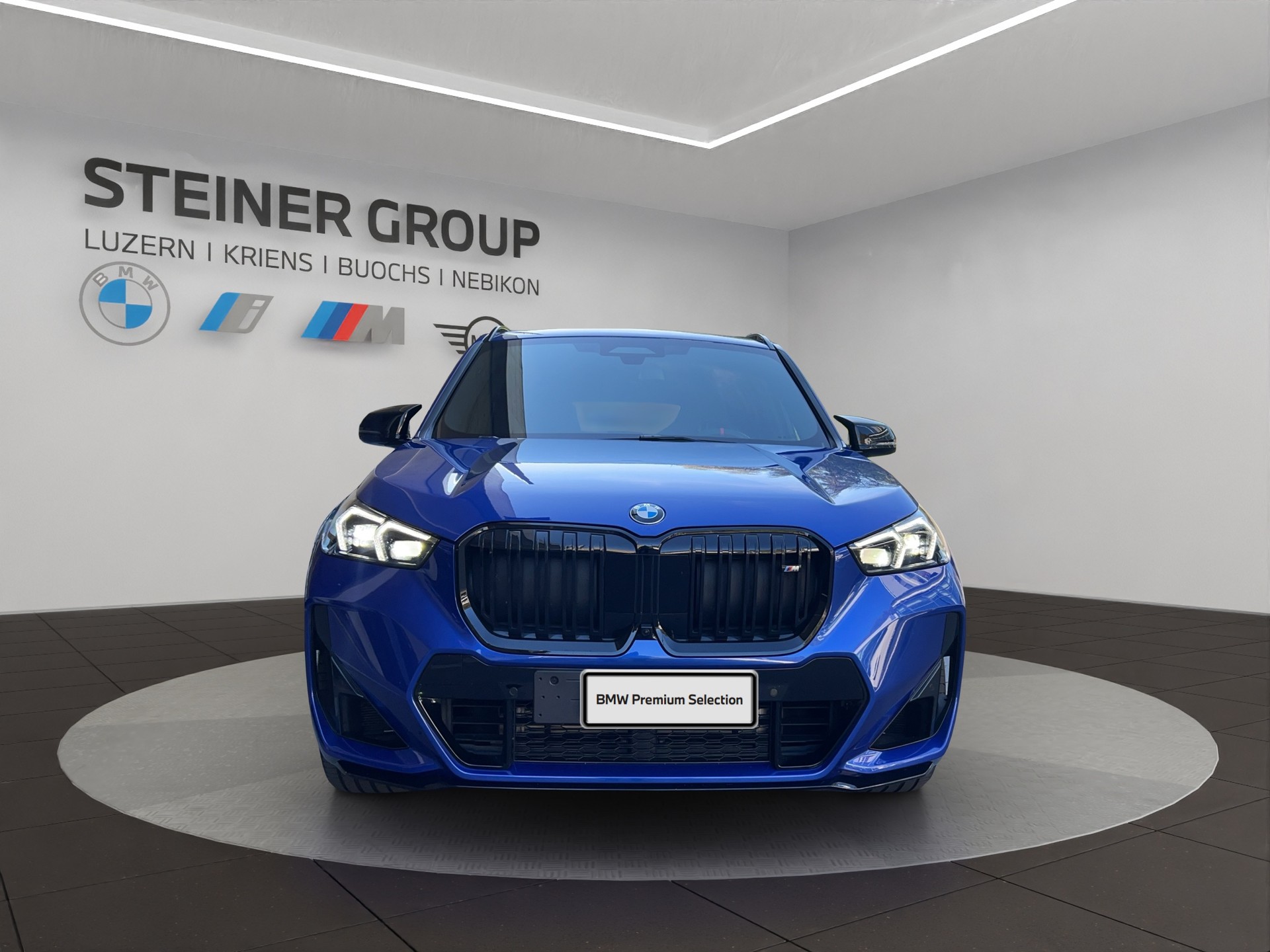 BMW X1 xDrive M35i-showroom-element-1