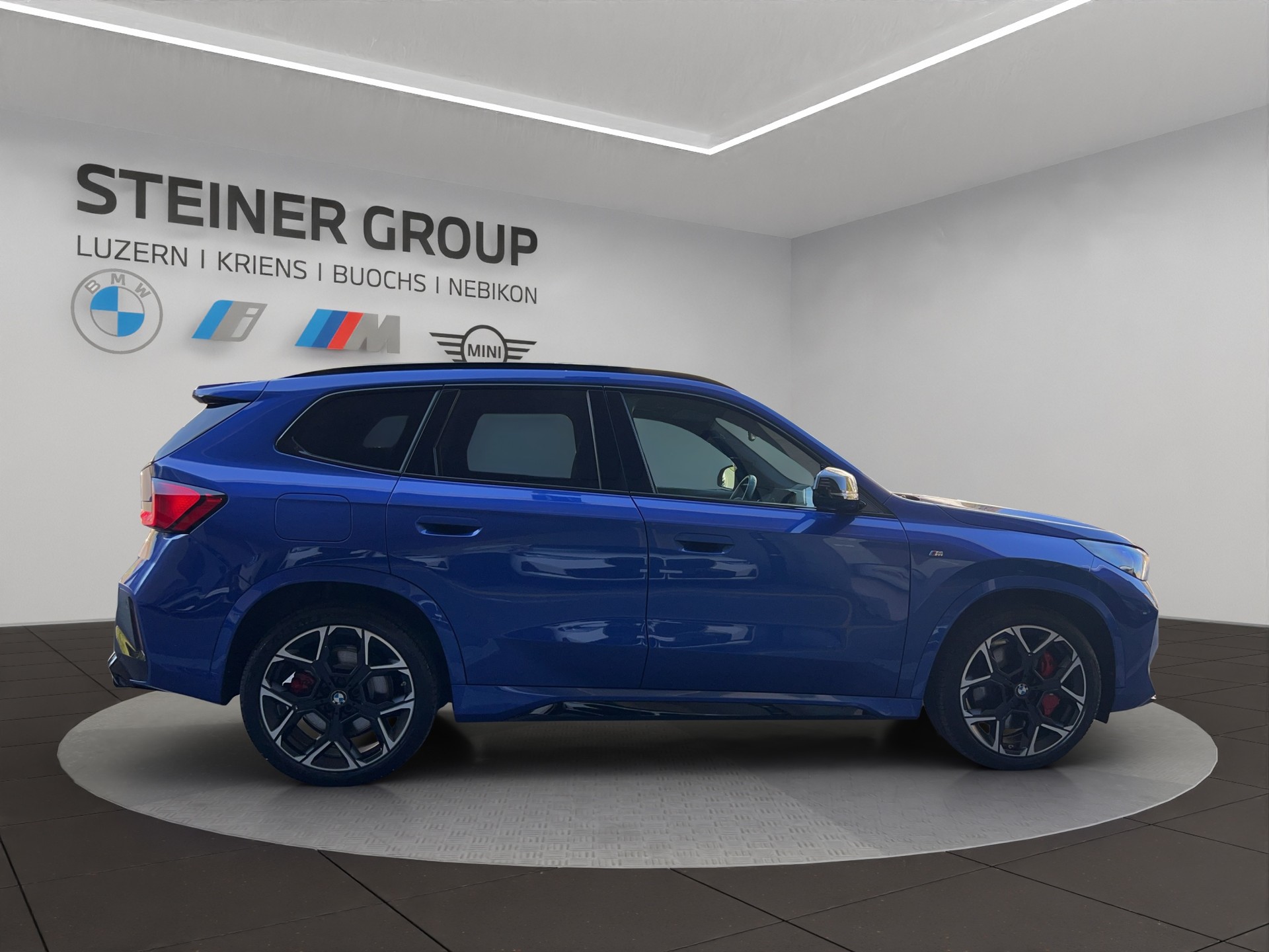 BMW X1 xDrive M35i-showroom-element-3
