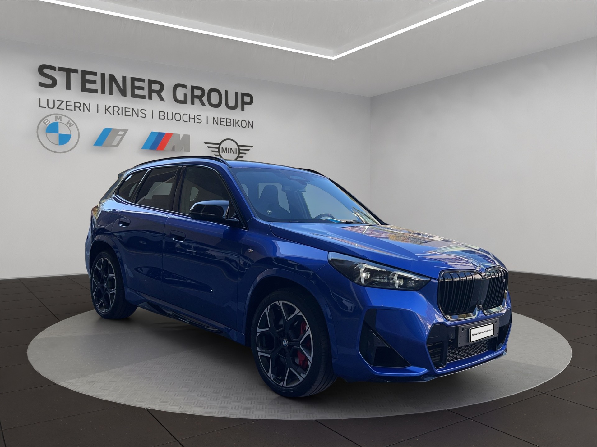 BMW X1 xDrive M35i-showroom-element-2