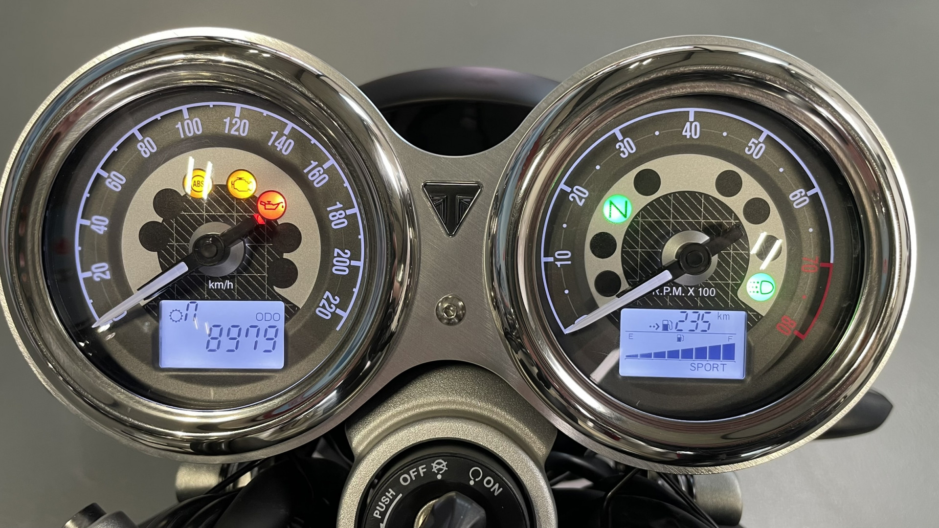 TRIUMPH Speed Twin 1200 Amortisseurs Ohlins STX-36 Blackline-image-6