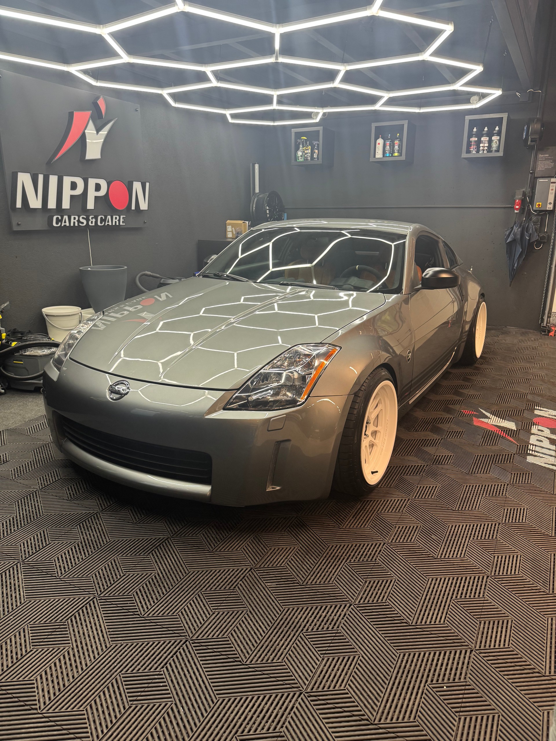 NISSAN 350 Z-showroom-element-1