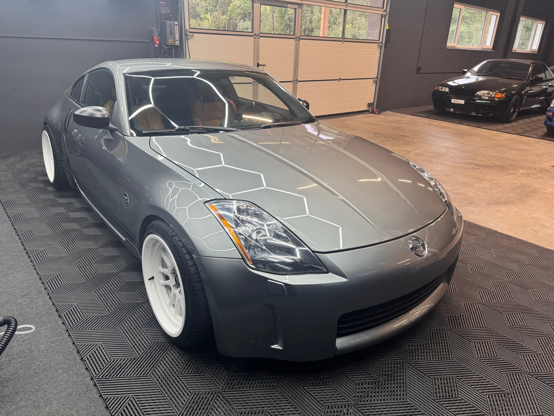 NISSAN 350 Z-showroom-element-2