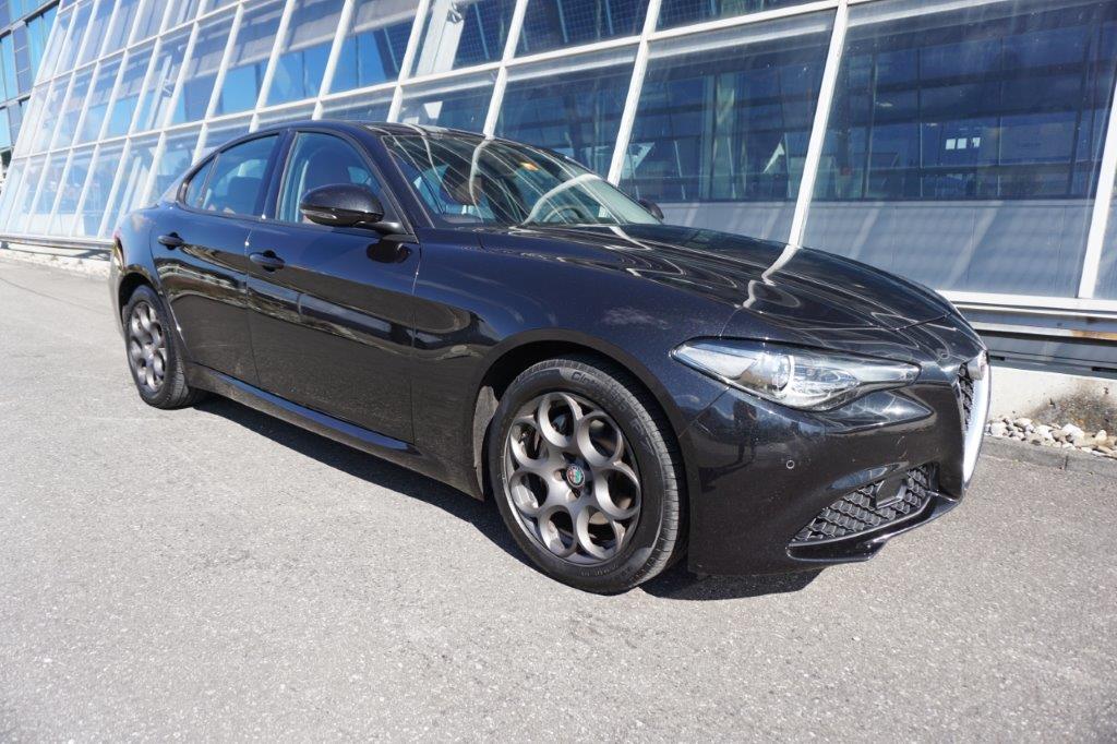 ALFA ROMEO Giulia 2.0 Super-showroom-element-2