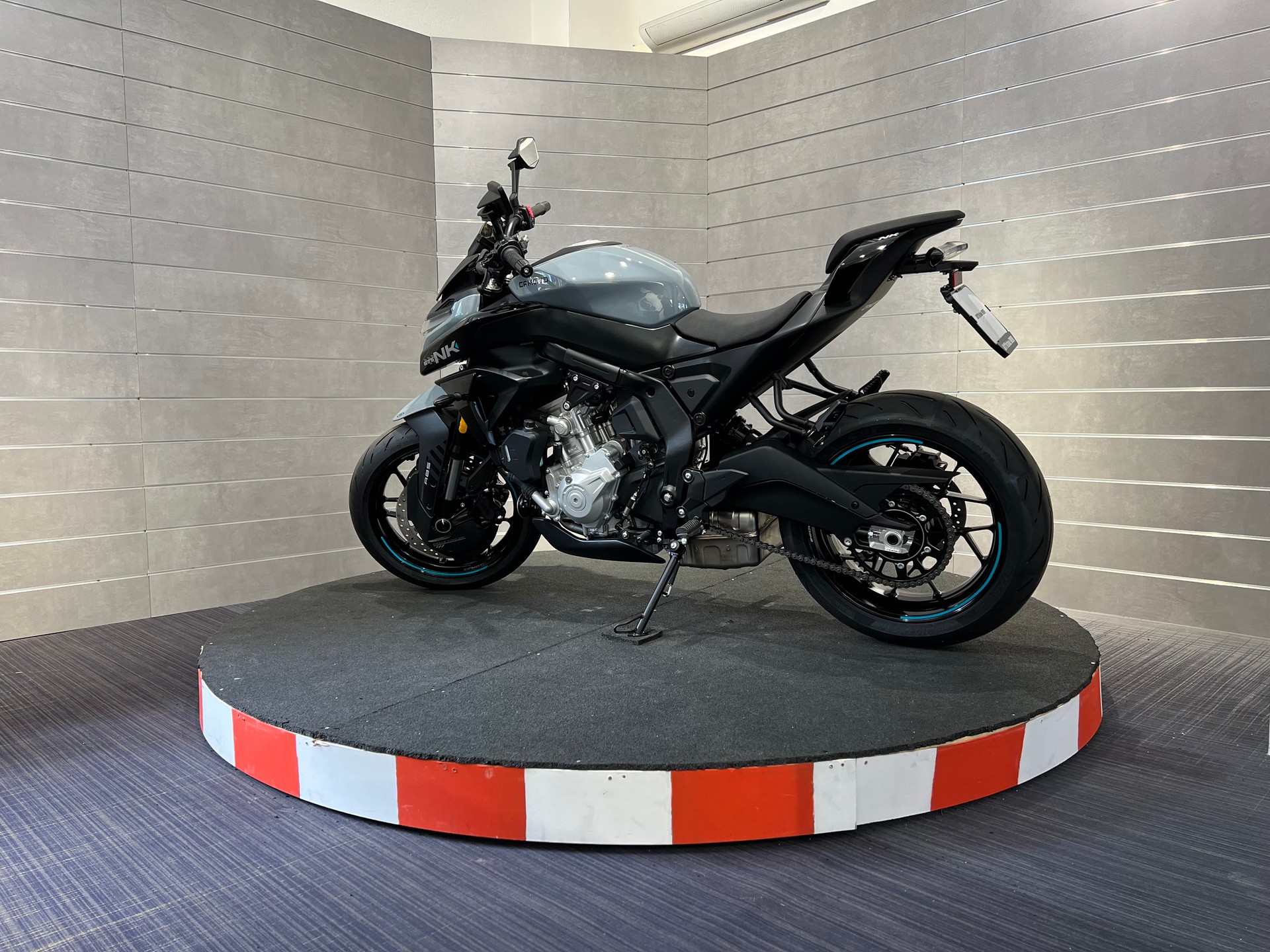 CF MOTO 675NK-image-2