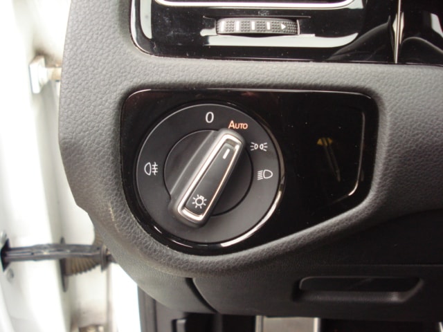 VW Golf Variant 2.0 TSI R 4 Motion DSG-image-11