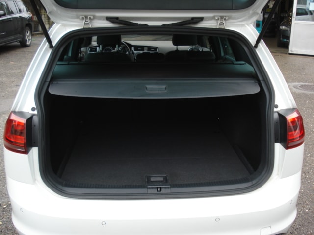 VW Golf Variant 2.0 TSI R 4 Motion DSG-image-22