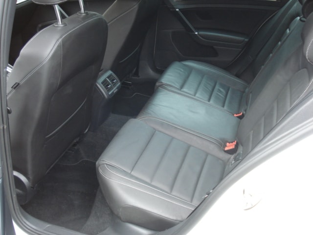 VW Golf Variant 2.0 TSI R 4 Motion DSG-image-23
